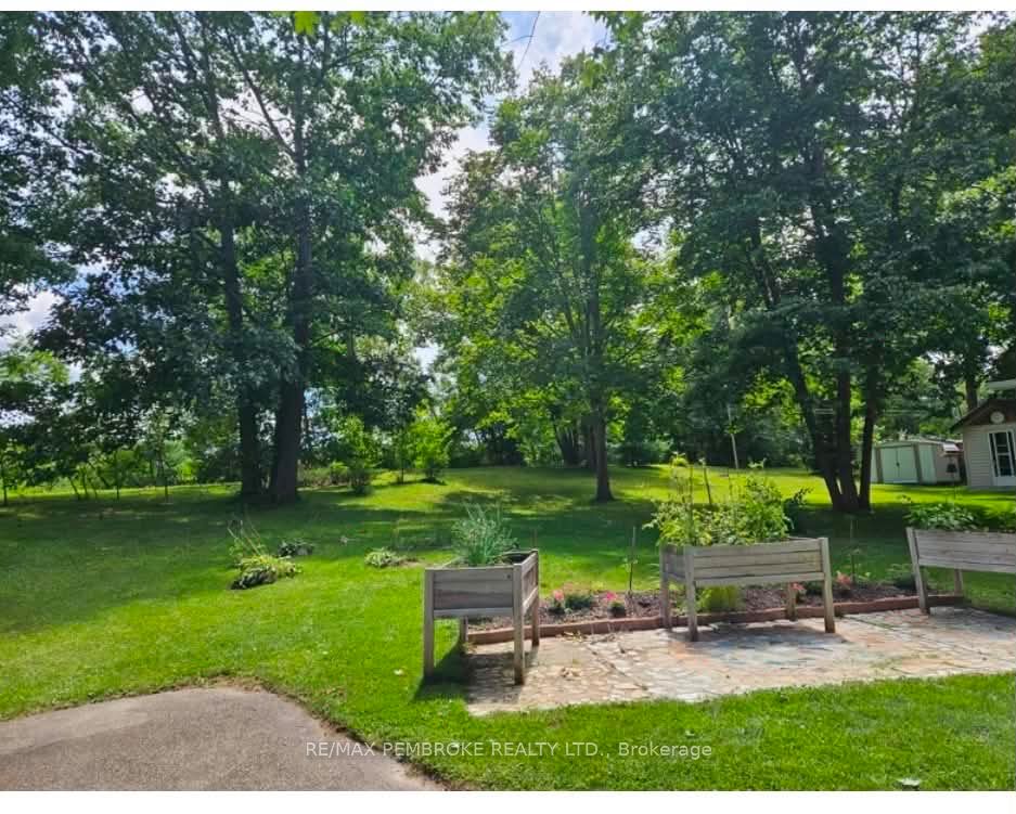 32 Park Drive, Petawawa, ON K8H 2E1 photo 5