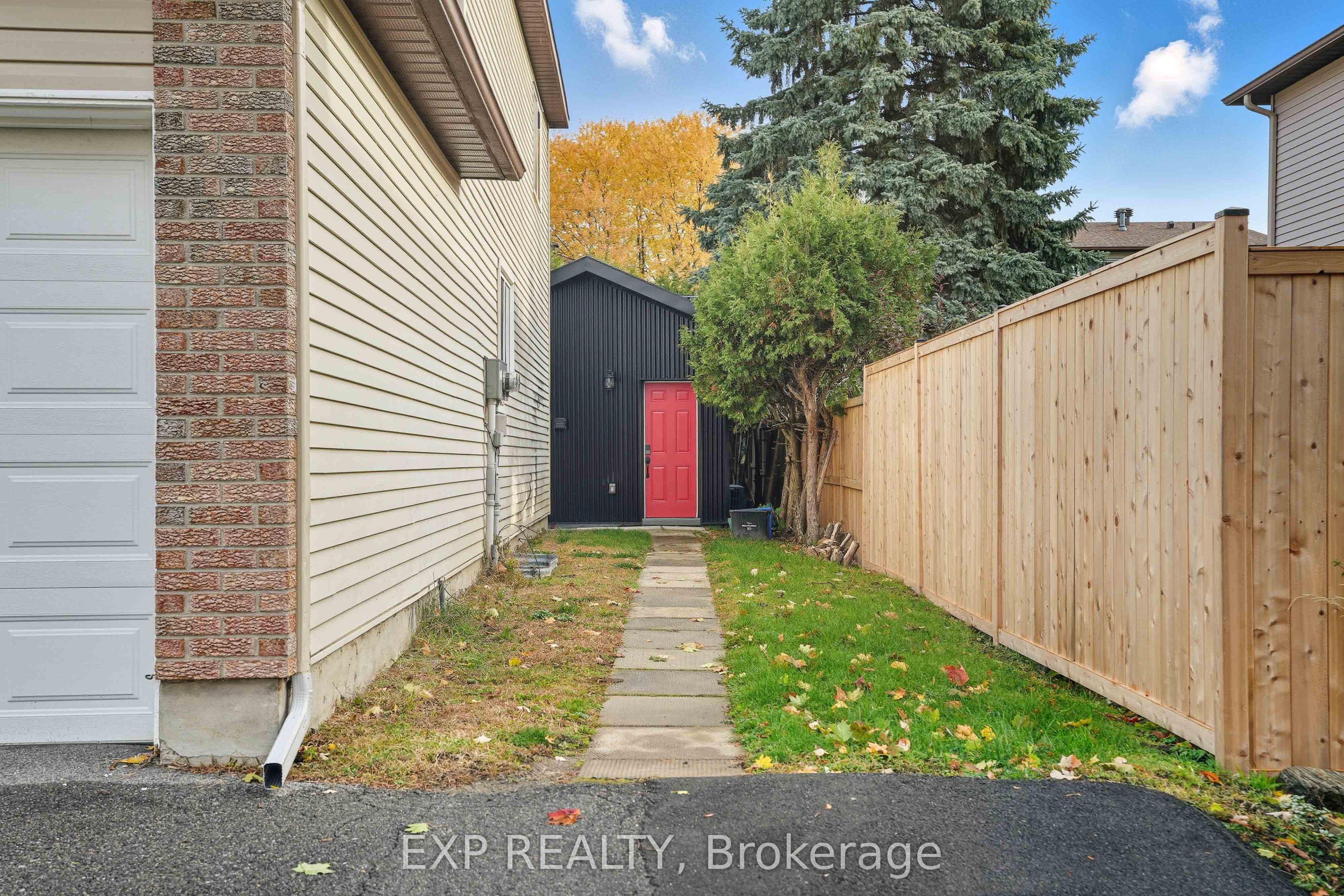 51 Raftus Square A, Barrhaven, ON K2J 2K9