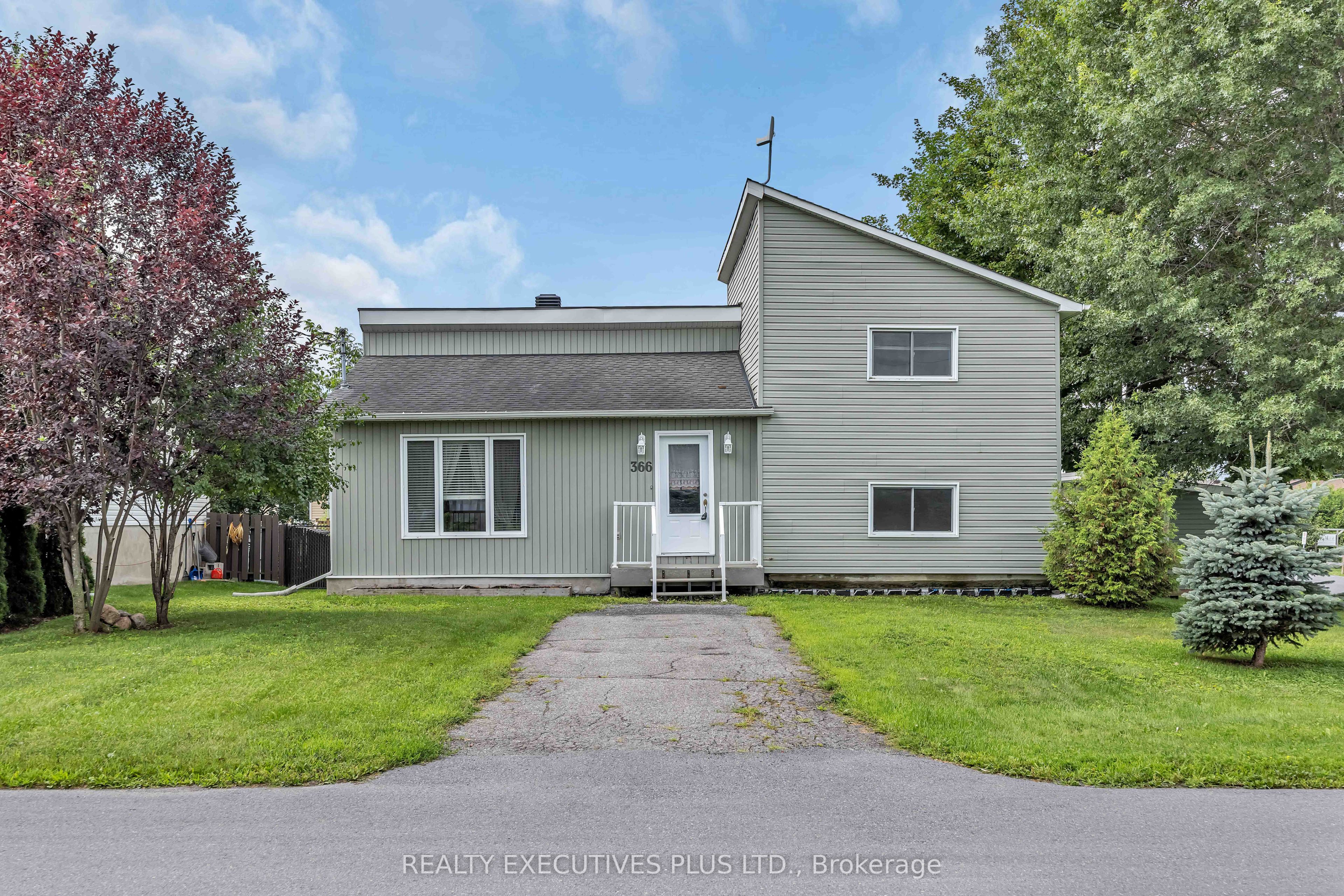 366 Charron Street, Clarence-Rockland, ON K4K 1B2 photo 3