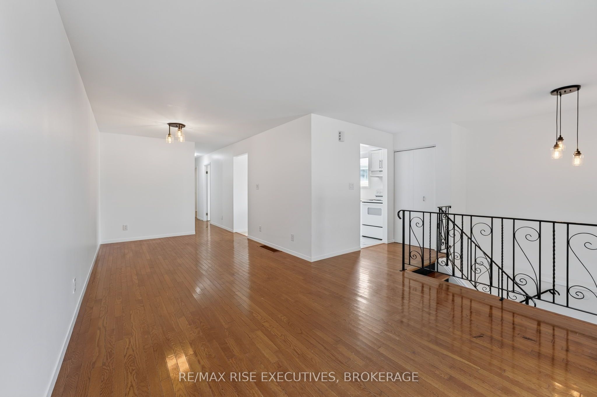 385 Melanie Avenue, Kingston, ON K7M 8B2 photo 4