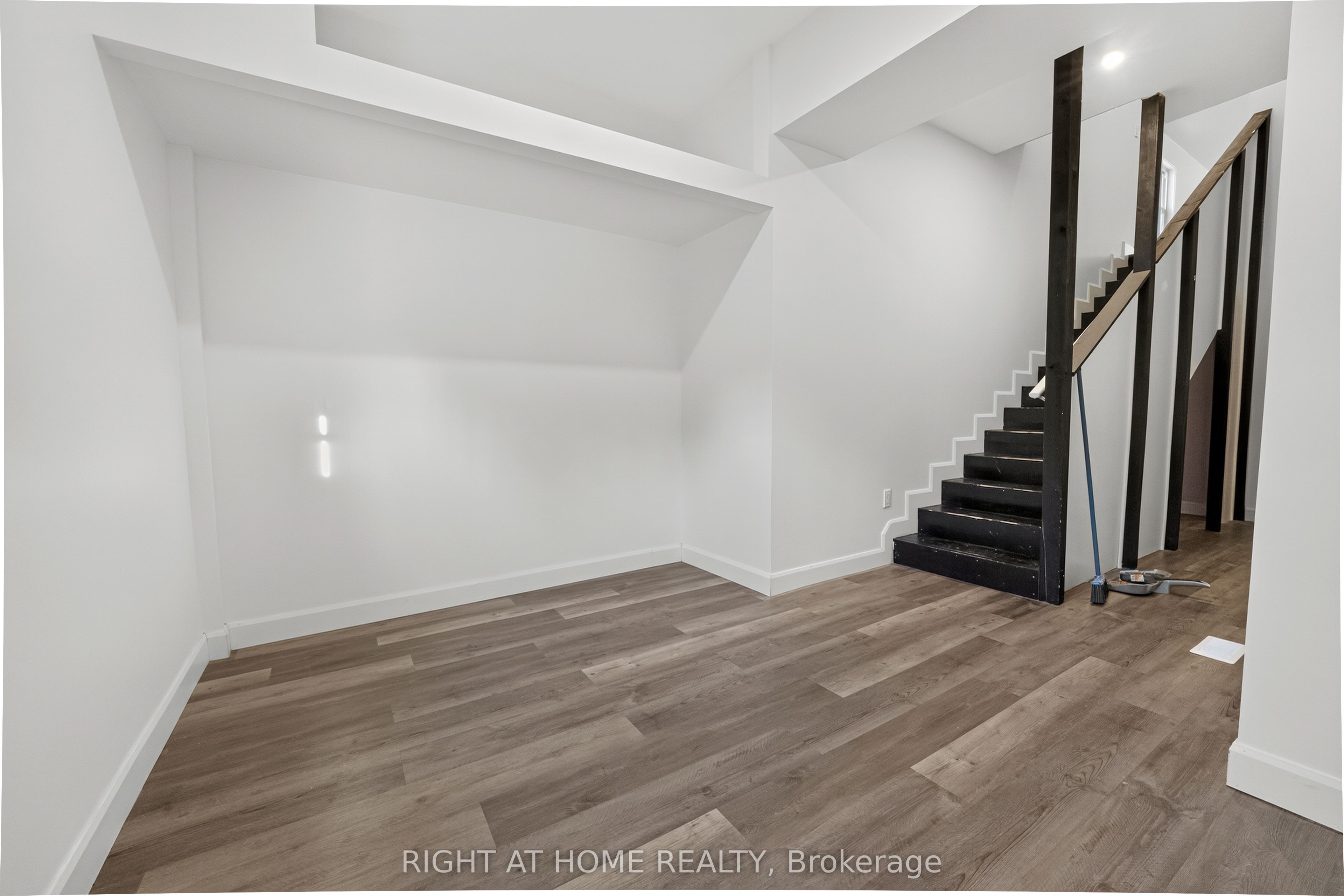 279 Darling Street 2, Brantford, ON N3S 3X7 photo 4