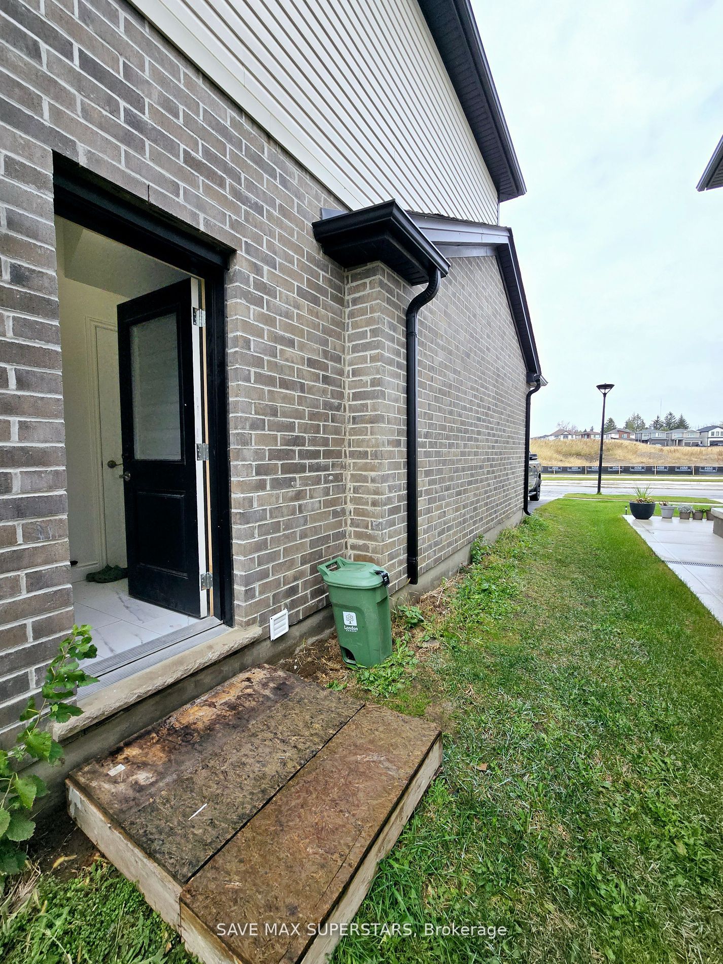 201 Roy Mcdonald Drive Lower, London South, ON N6L 0J1 photo 2