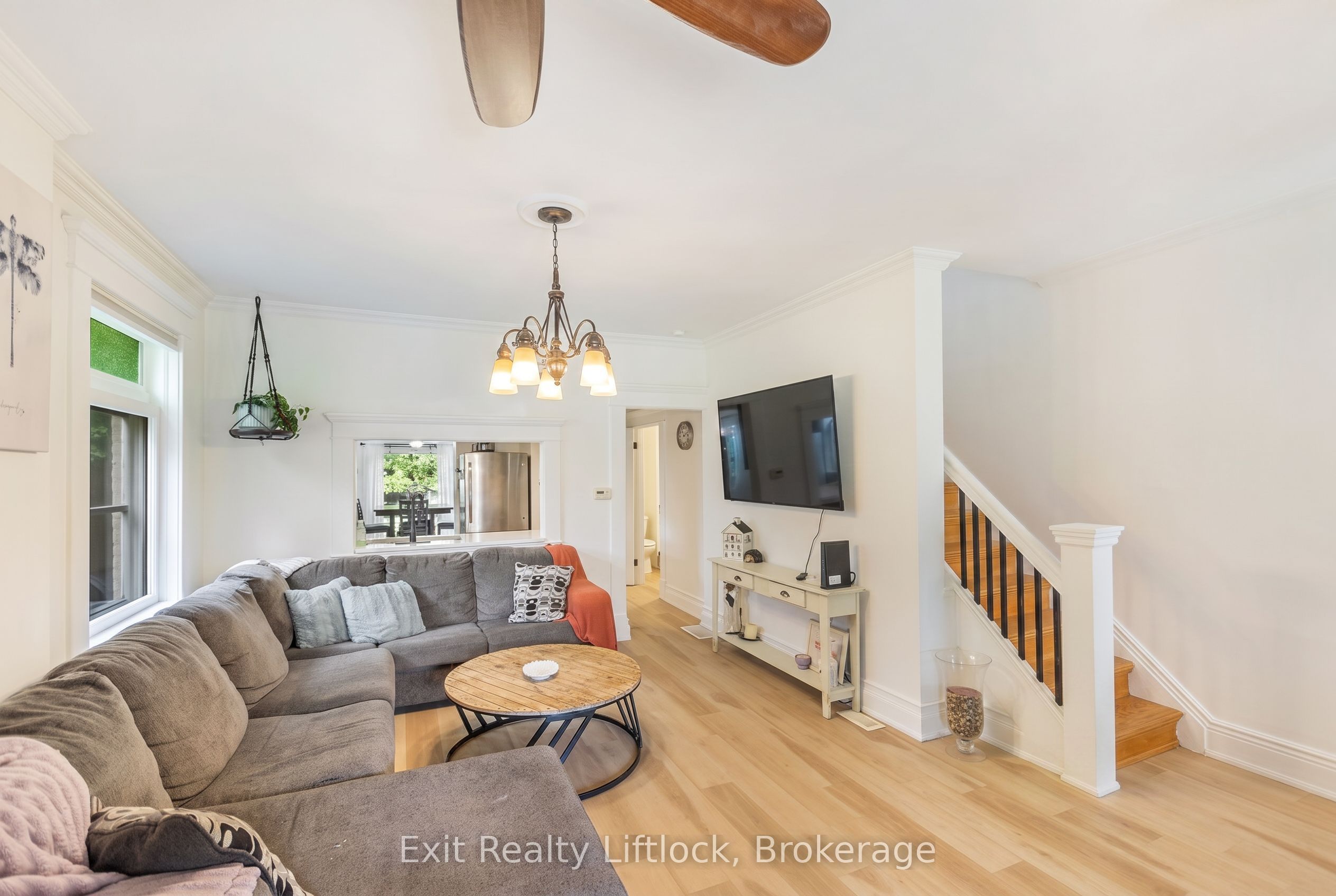 592 Sherbrooke Street, Peterborough, ON K9J 2P5 photo 4