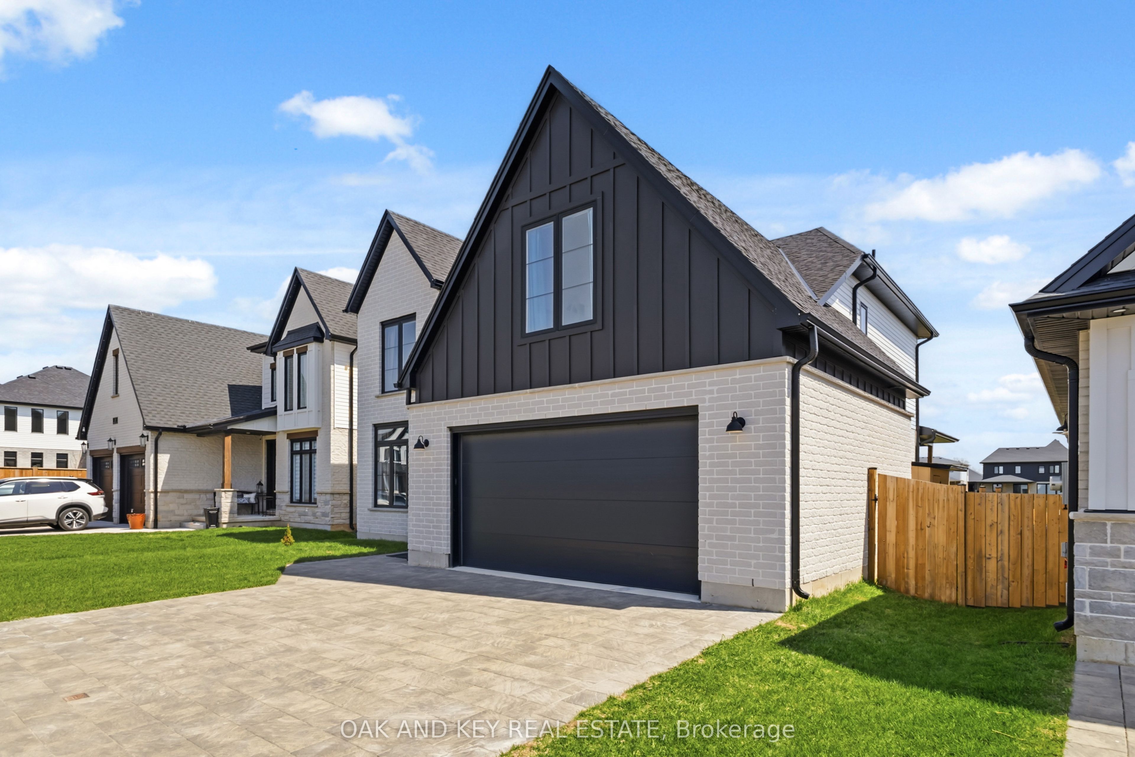13 BRISCOE Crescent, Strathroy-Caradoc, ON N7G 0G3 photo 5