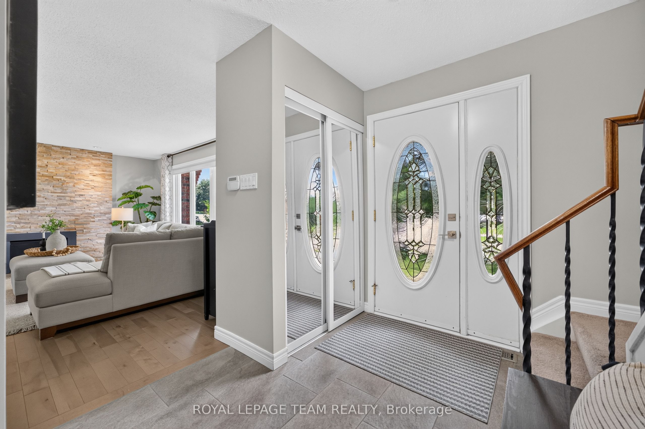 71 Chimo Drive, Kanata, ON K2L 2B3 photo 3