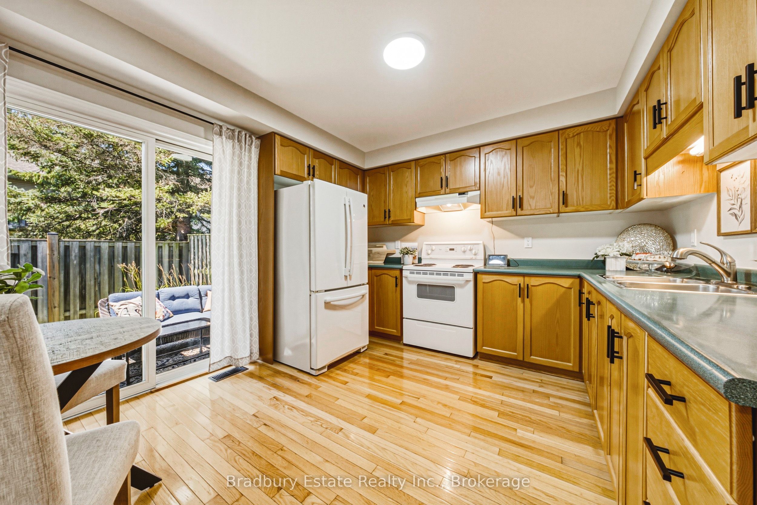 20 Kitty Murray Lane 23, Hamilton, ON L9K 1L7 photo 5