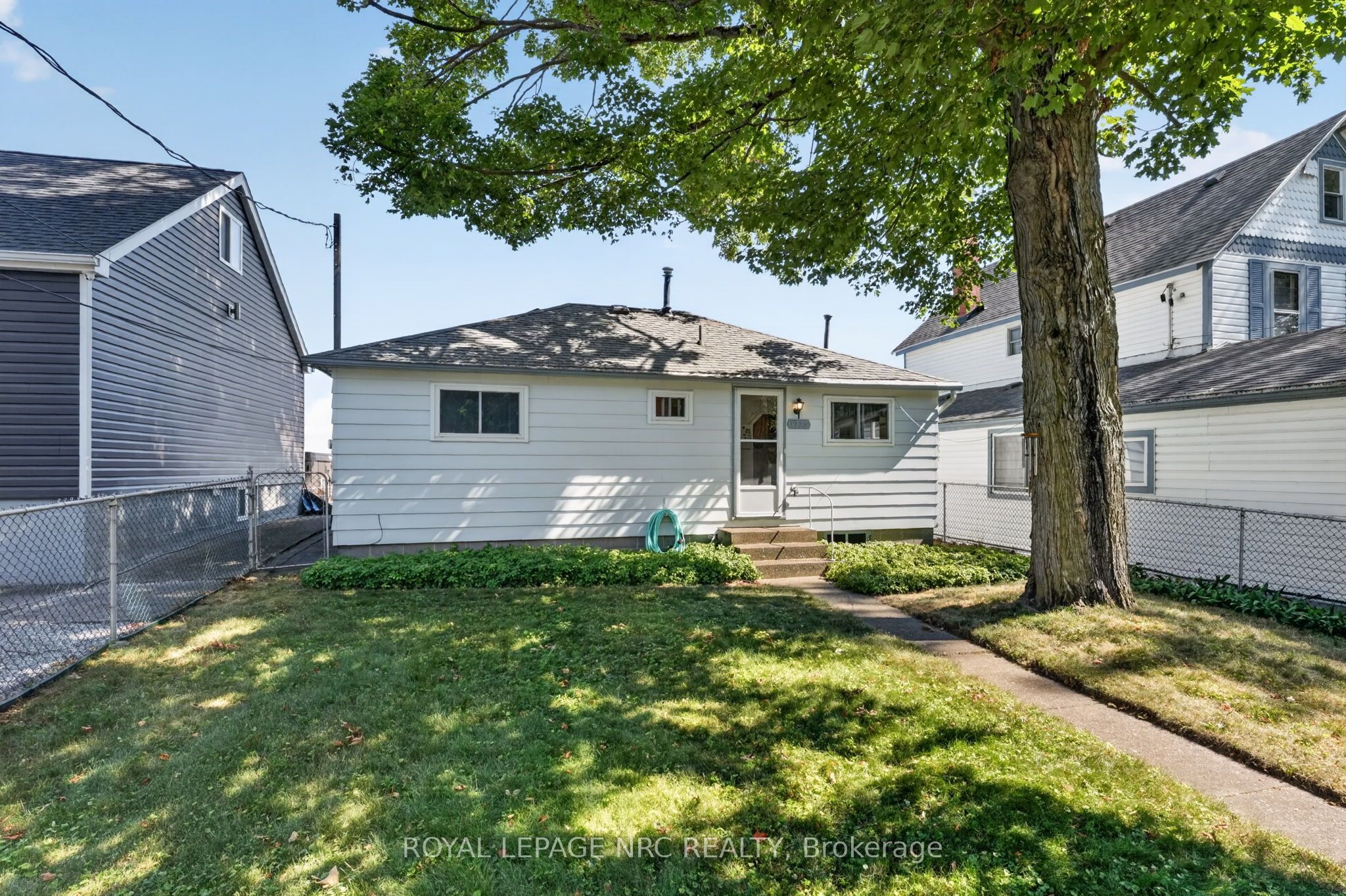 3779 Crystal Beach Drive, Fort Erie, ON L0S 1B0 photo 3