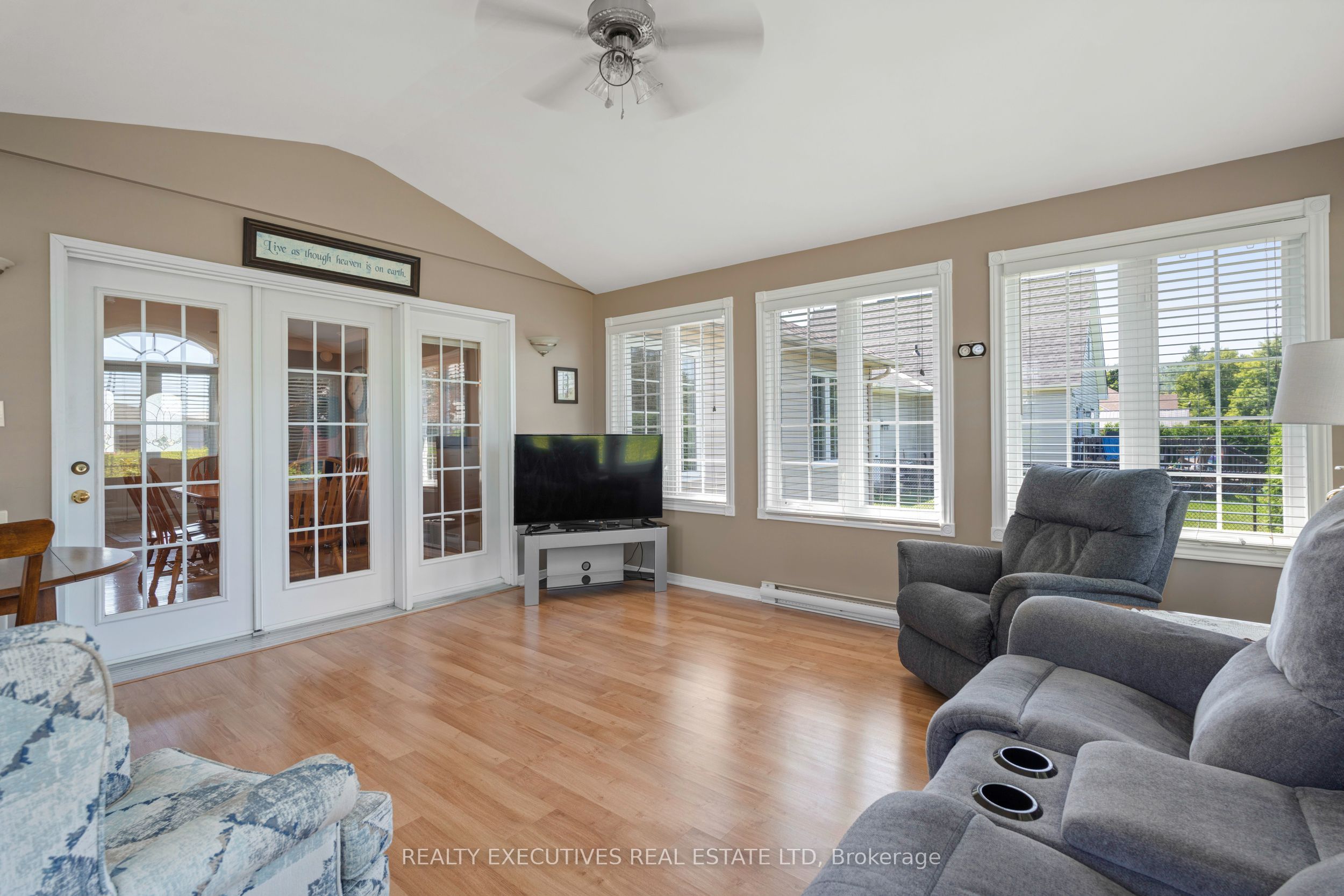 434 Queen Street, North Dundas, ON K0C 2K0 photo 4