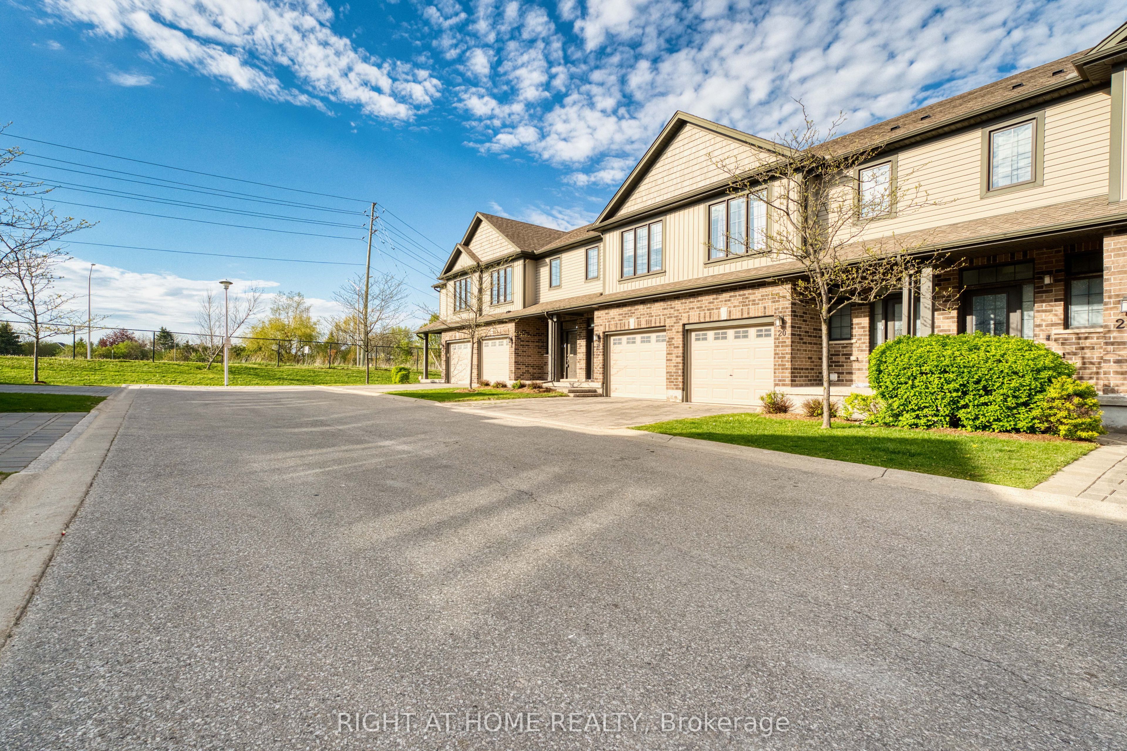 1030 OAKCROSSING Gate 16, London North, ON N6H 0H1 photo 2
