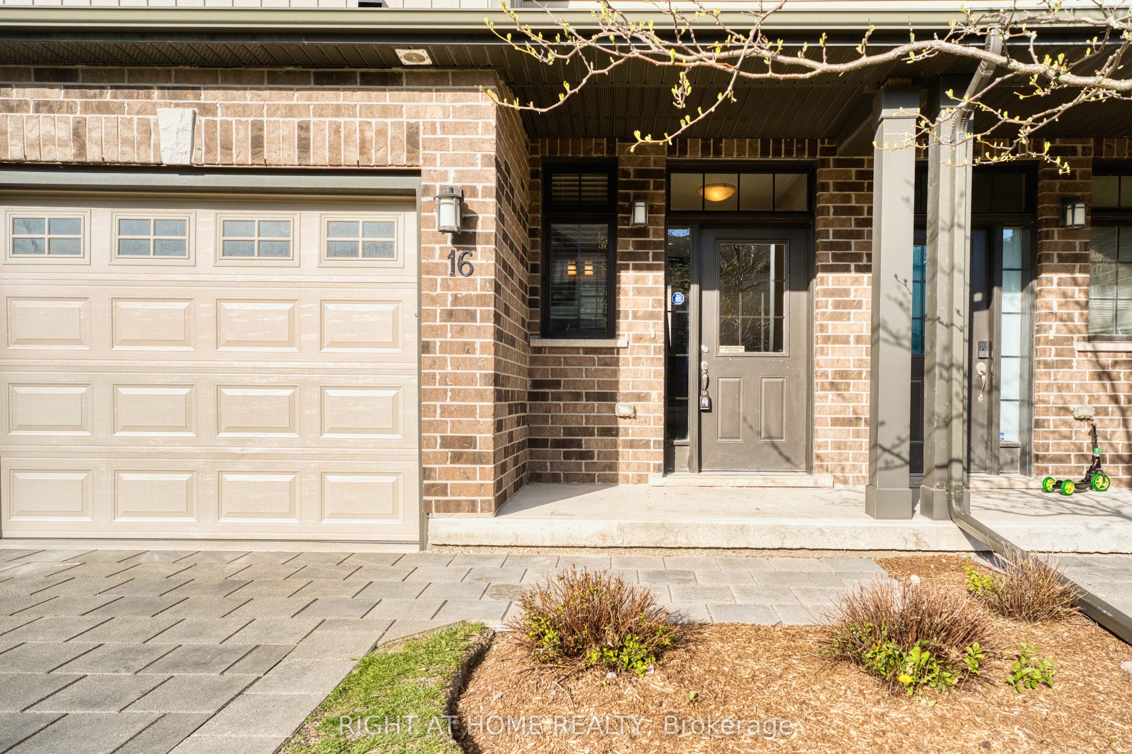 1030 OAKCROSSING Gate 16, London North, ON N6H 0H1 photo 3