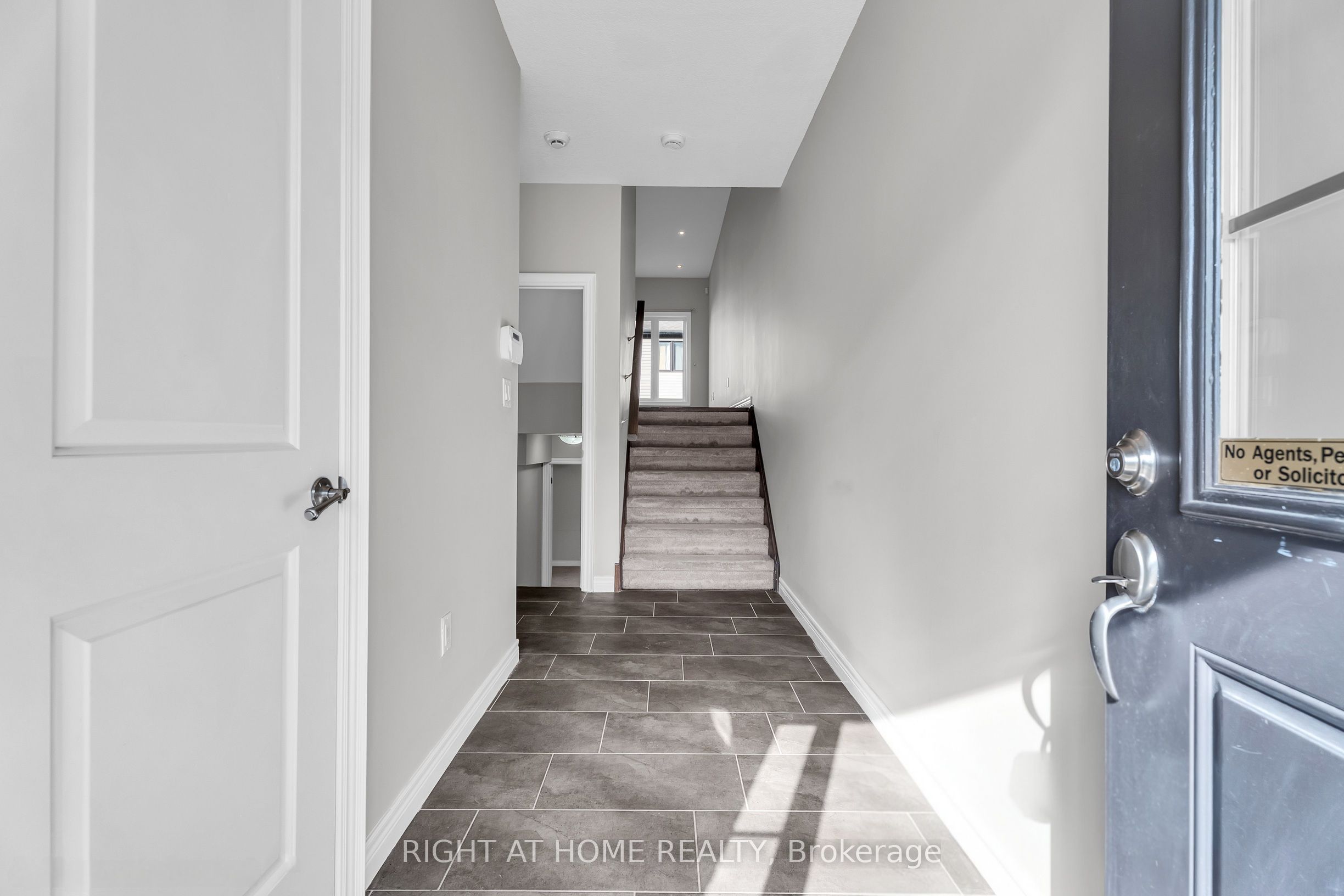 1030 OAKCROSSING Gate 16, London North, ON N6H 0H1 photo 4