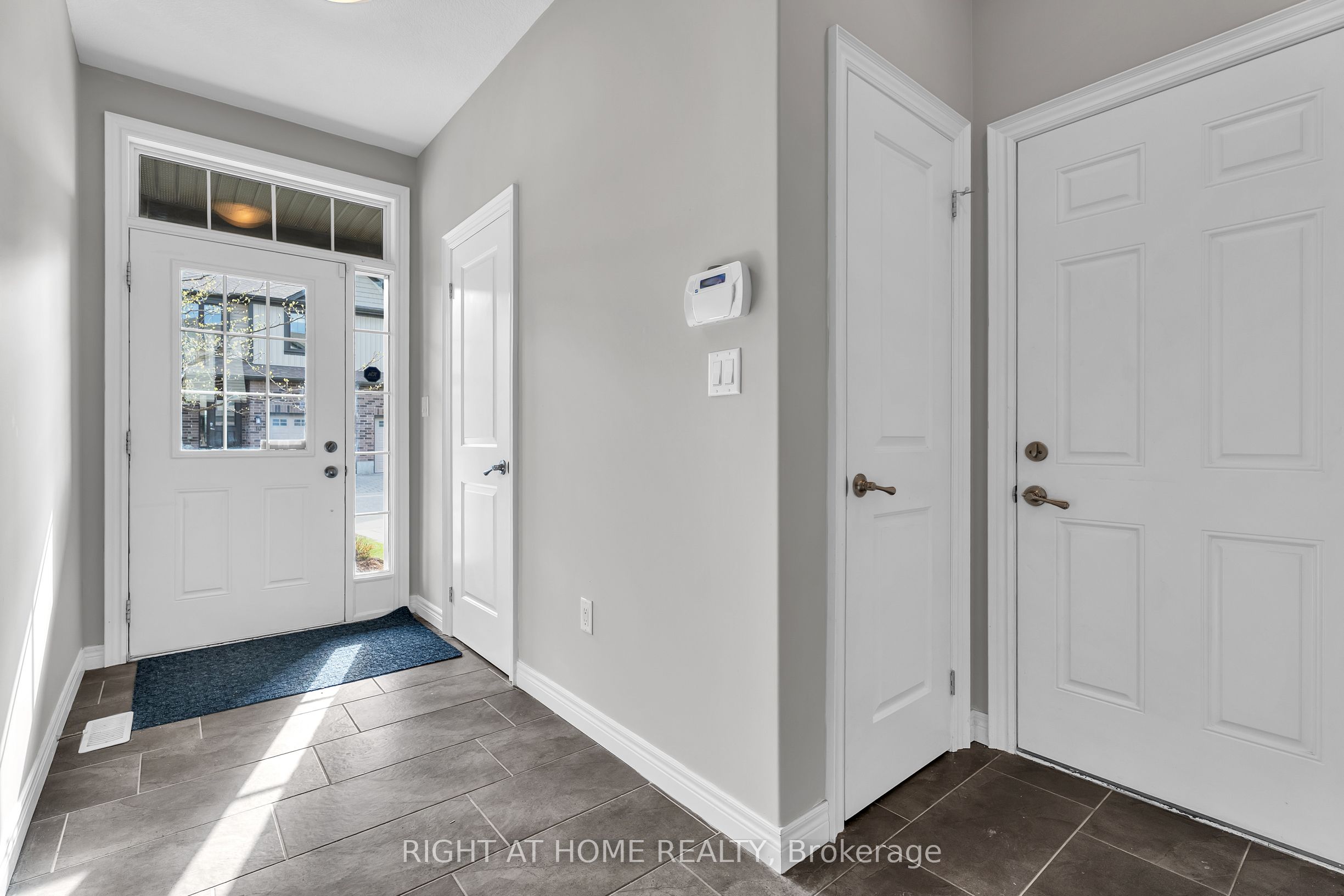 1030 OAKCROSSING Gate 16, London North, ON N6H 0H1 photo 5