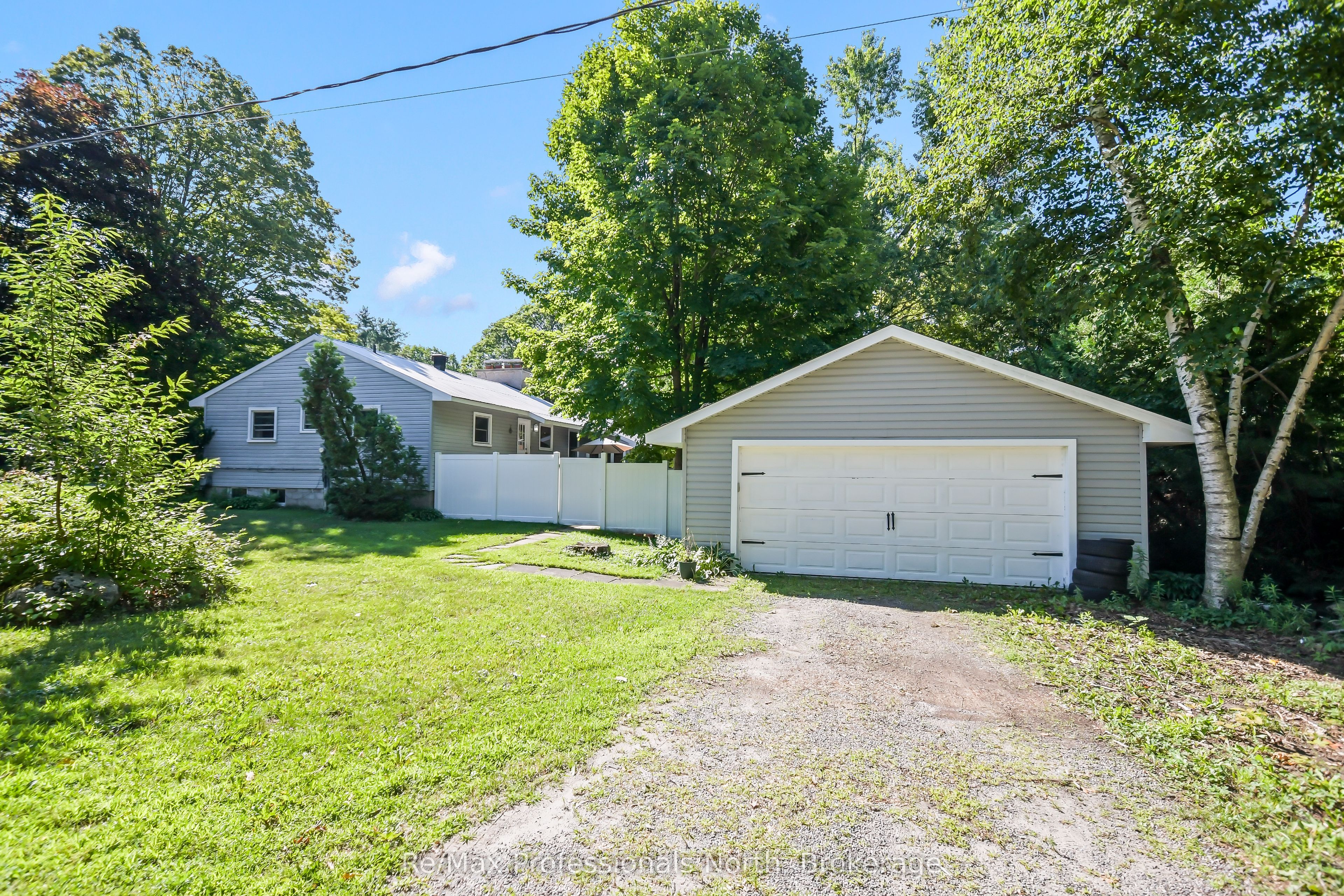 775 MUSKOKA BEACH Road, Gravenhurst, ON P1P 1A7 photo 2