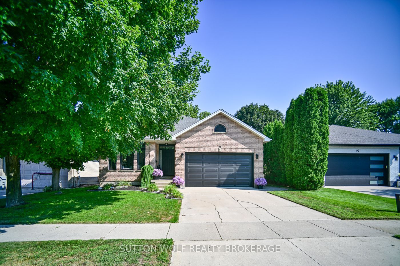 95 Middlesex Drive, Strathroy-Caradoc, ON N7G 4G5