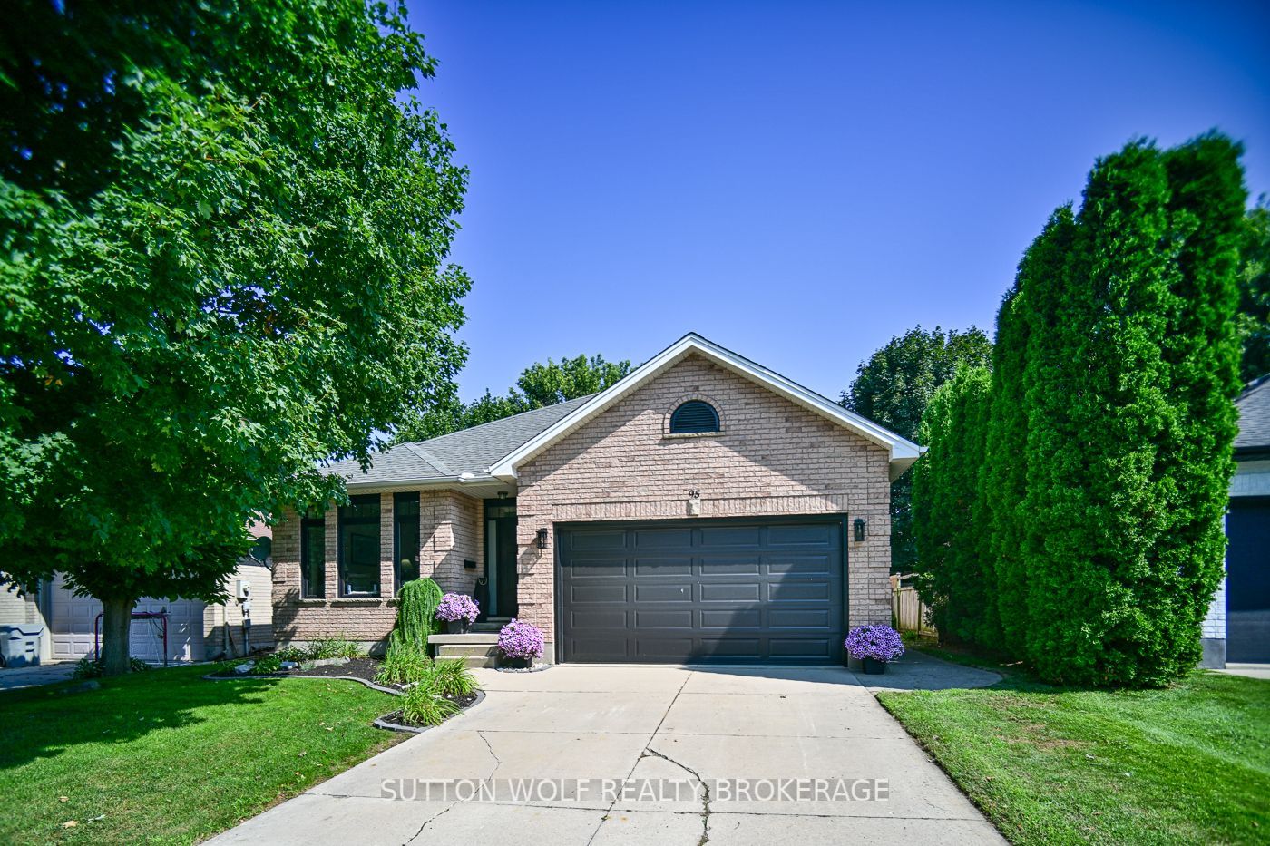 95 Middlesex Drive, Strathroy-Caradoc, ON N7G 4G5 photo 2