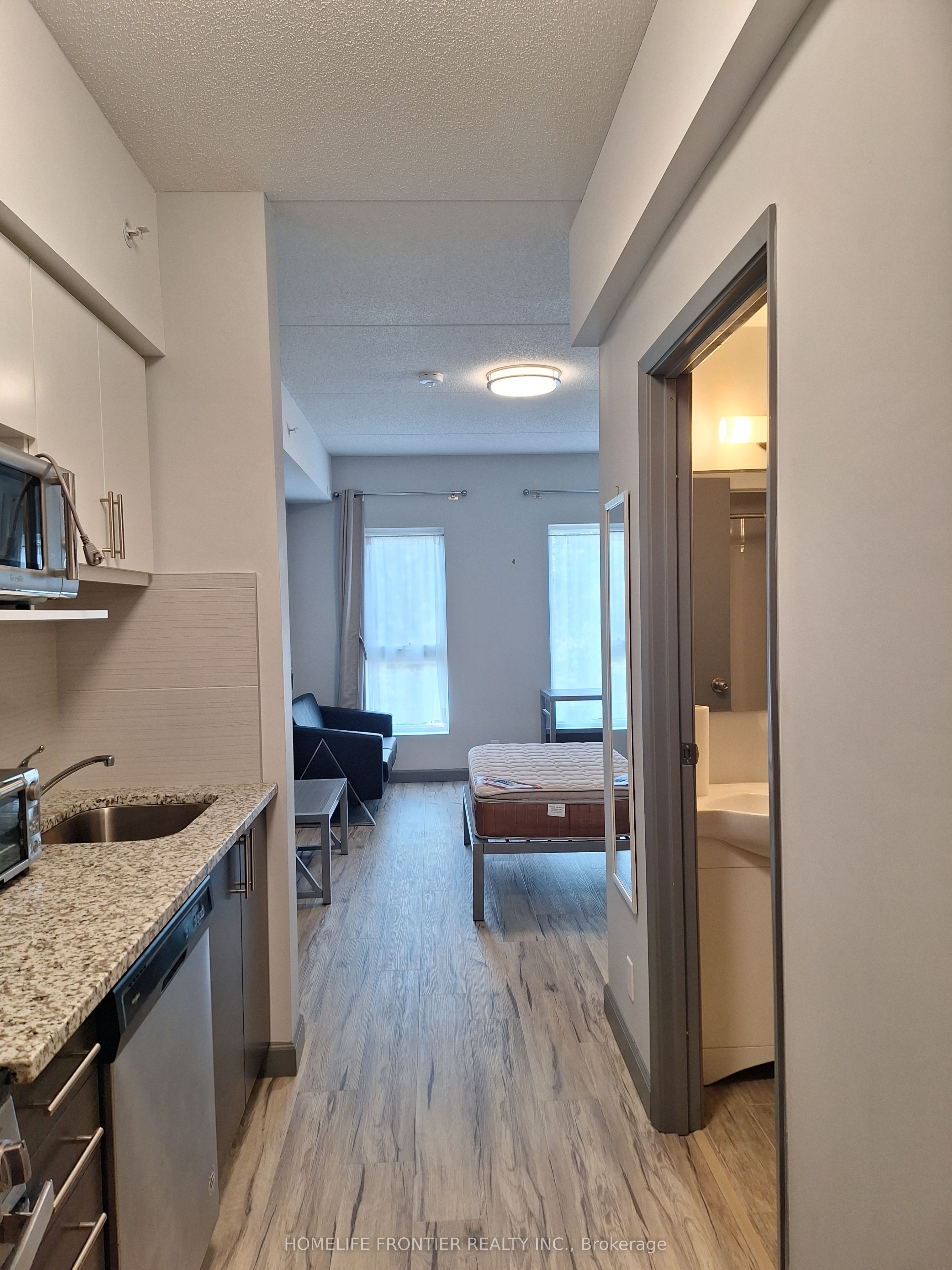 77 Leland Street 519, Hamilton, ON L8S 3A1 photo 2