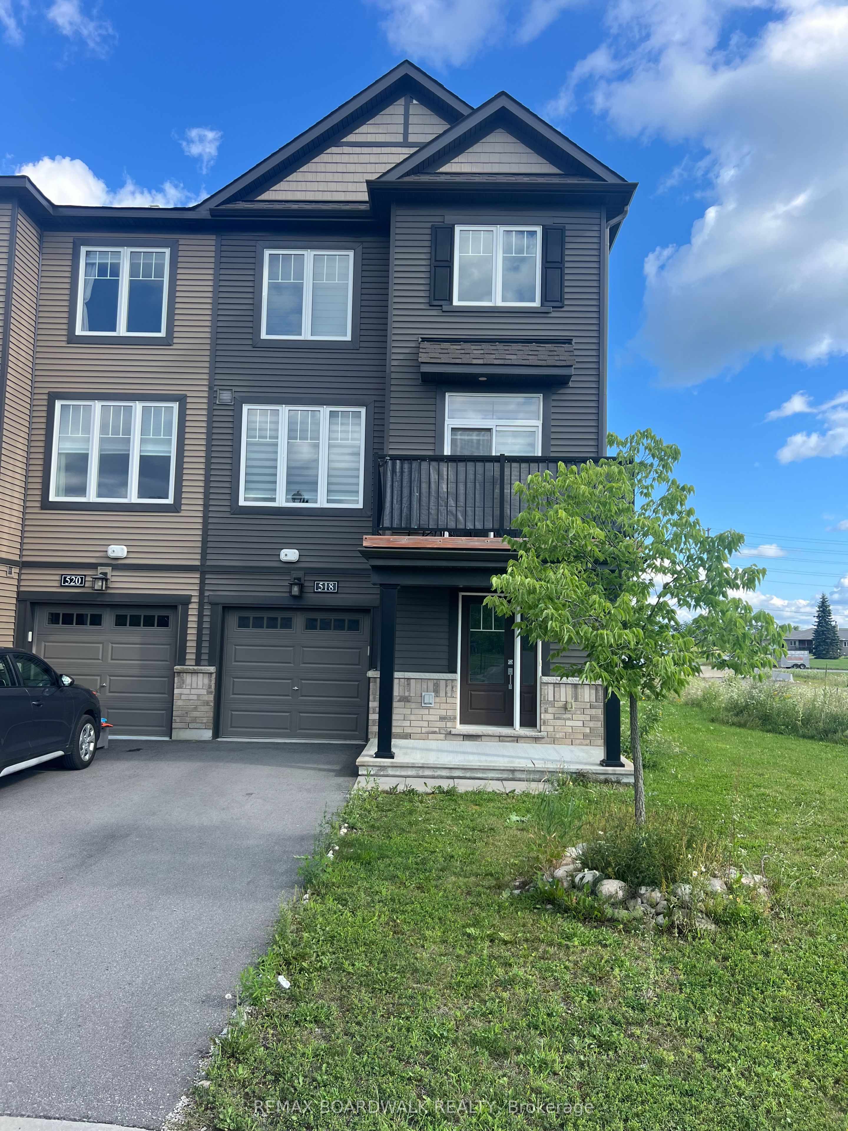 518 AGLISH Mews B, Barrhaven, ON K2C 3H2 photo 2