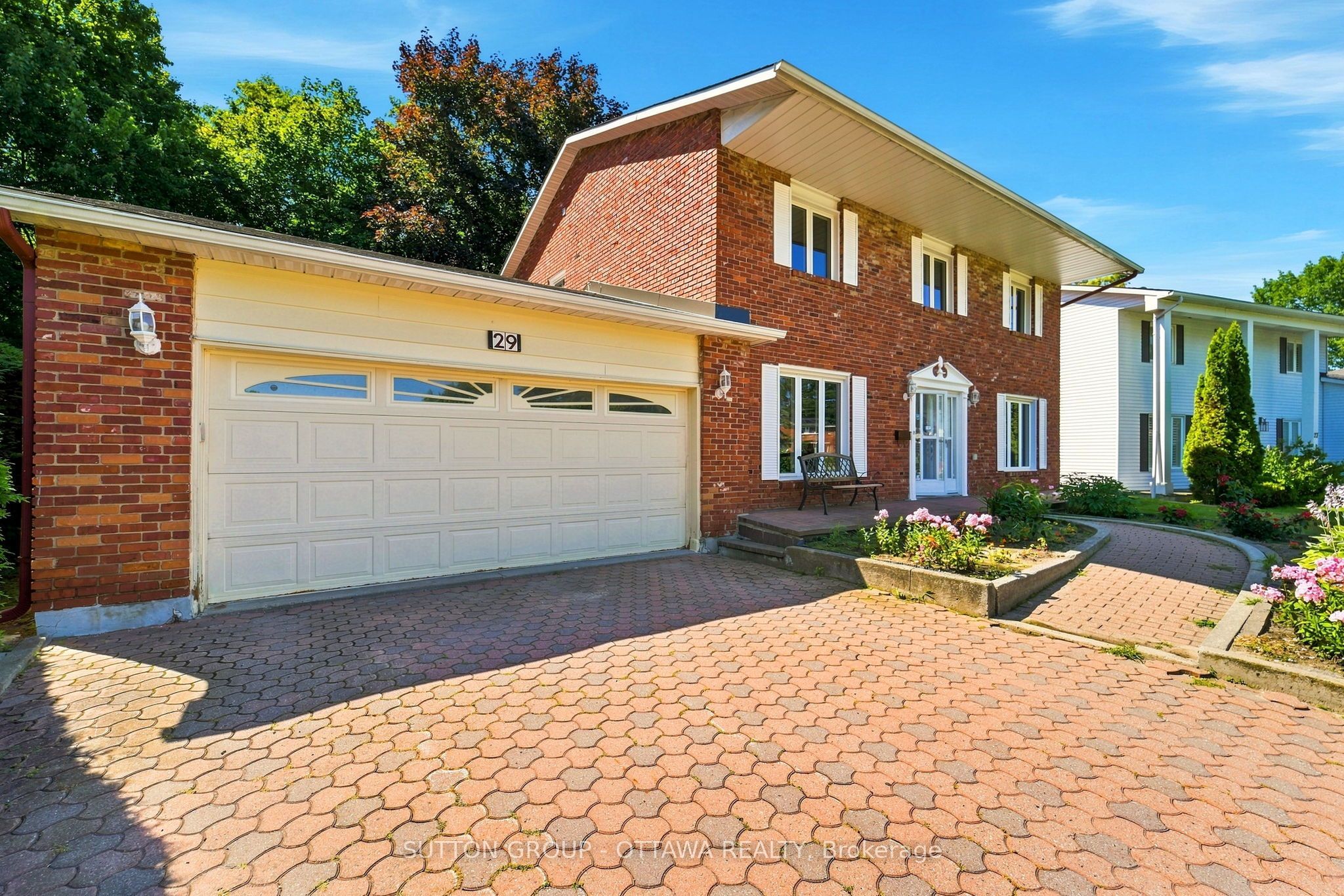 29 Chesswood Court, Country Place - Pineglen - Crestview and Area, ON K2E 7E3 photo 3