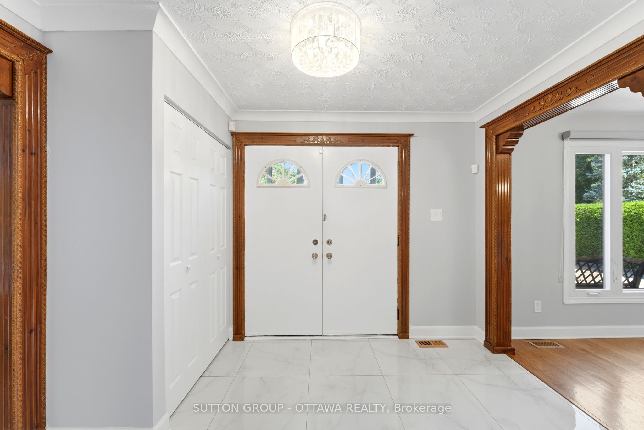 29 Chesswood Court, Country Place - Pineglen - Crestview and Area, ON K2E 7E3 photo 4