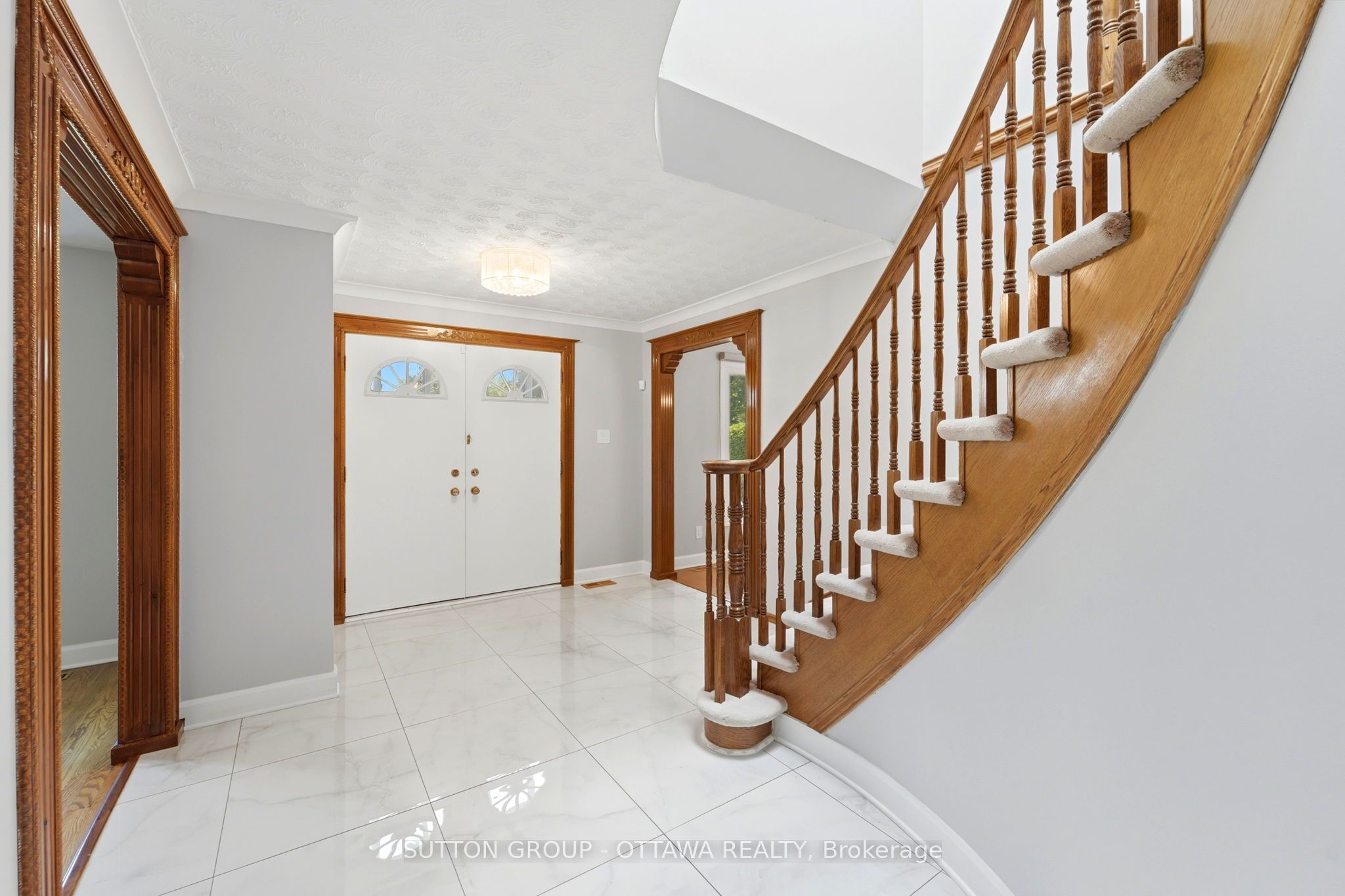 29 Chesswood Court, Country Place - Pineglen - Crestview and Area, ON K2E 7E3 photo 5