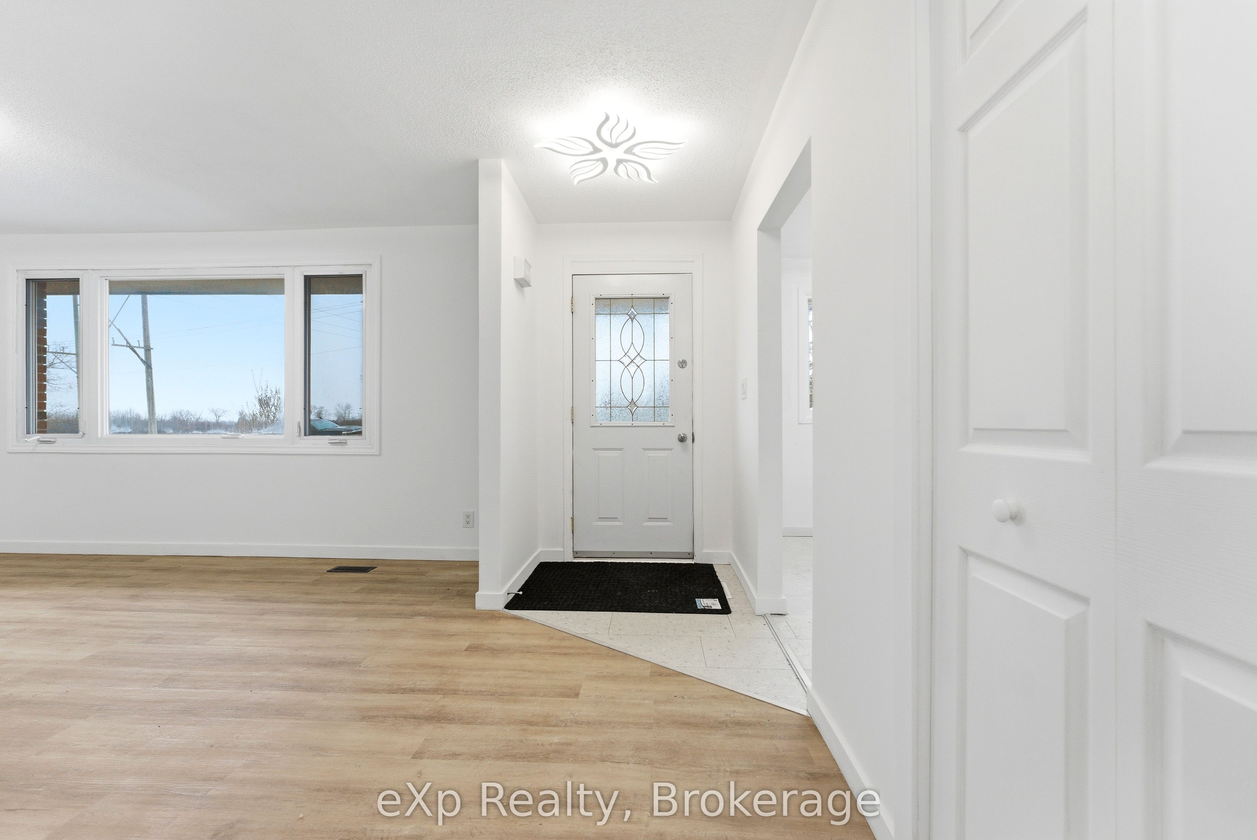 696 Whites Road, Quinte West, ON K8V 5P8 photo 3