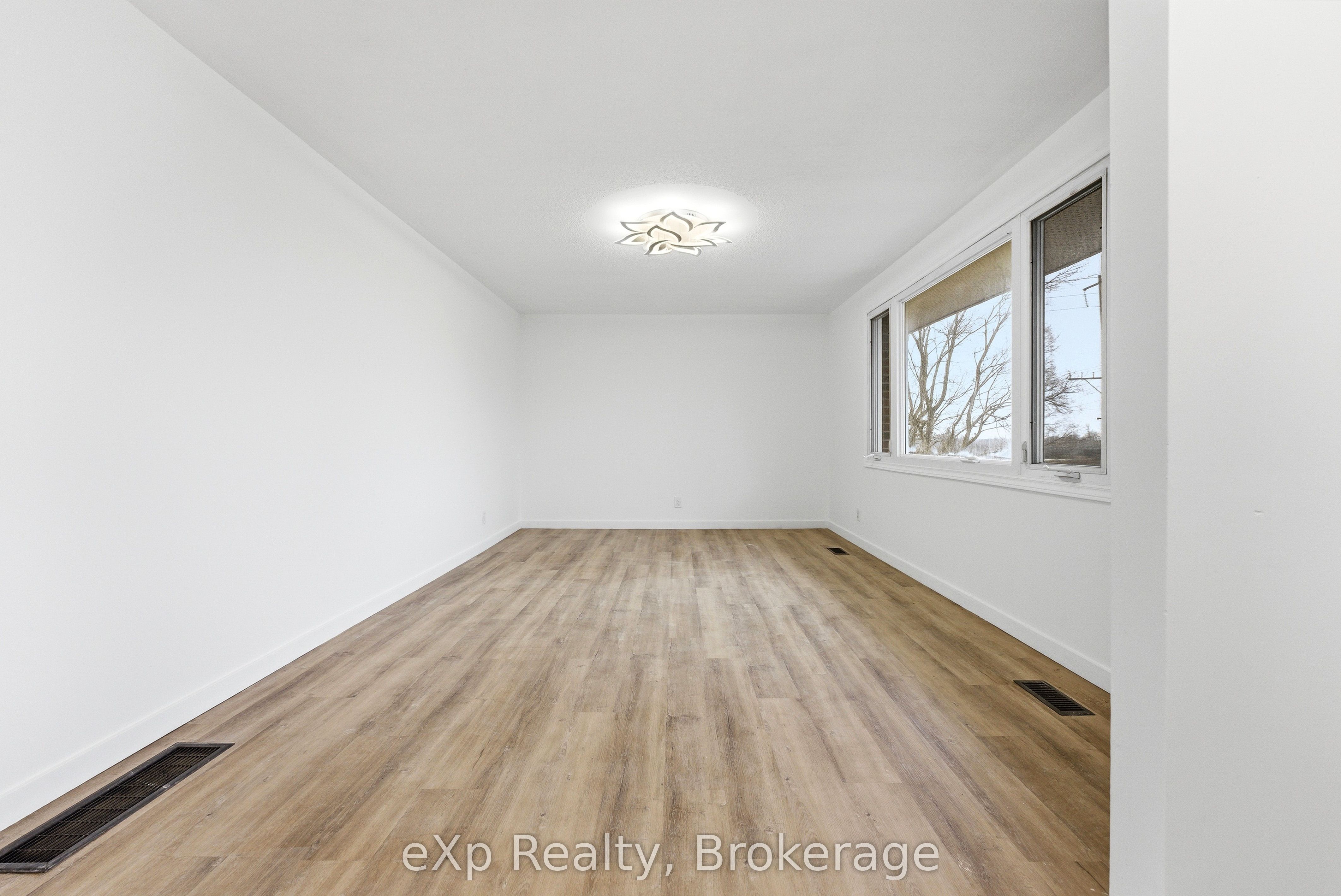 696 Whites Road, Quinte West, ON K8V 5P8 photo 4
