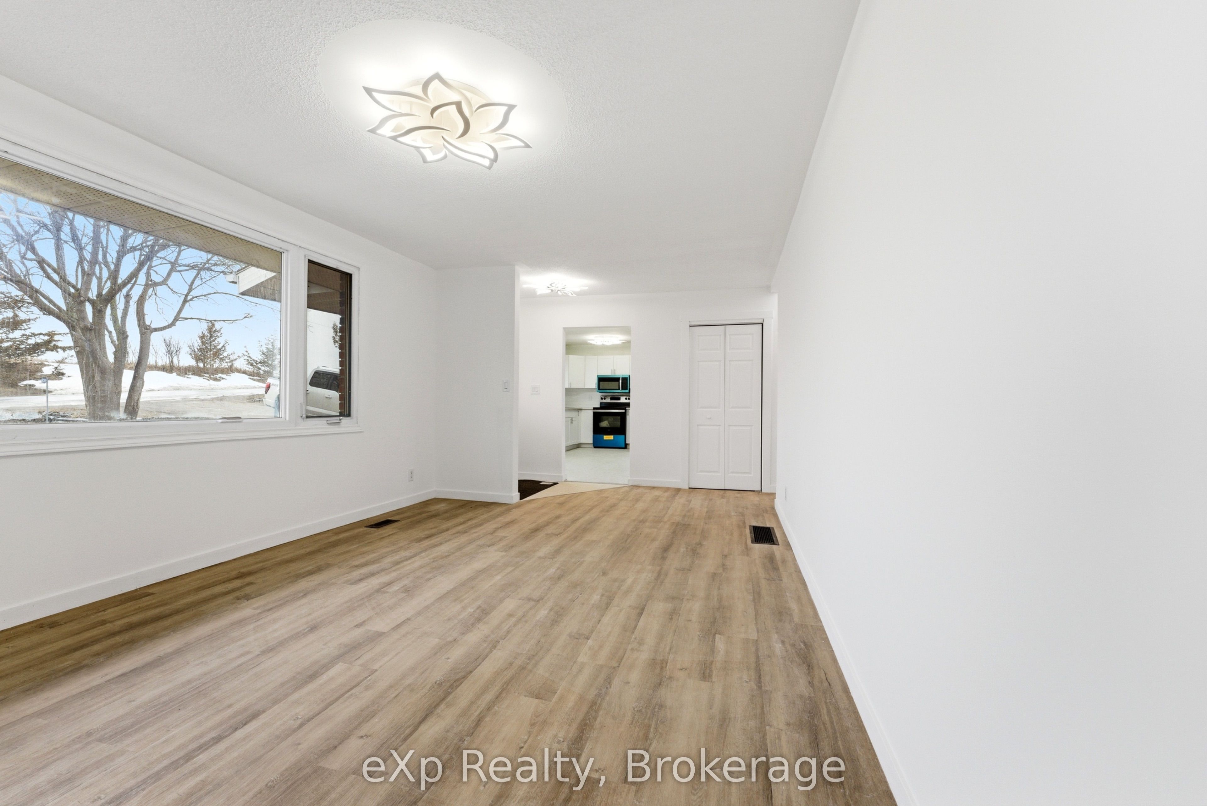 696 Whites Road, Quinte West, ON K8V 5P8 photo 5
