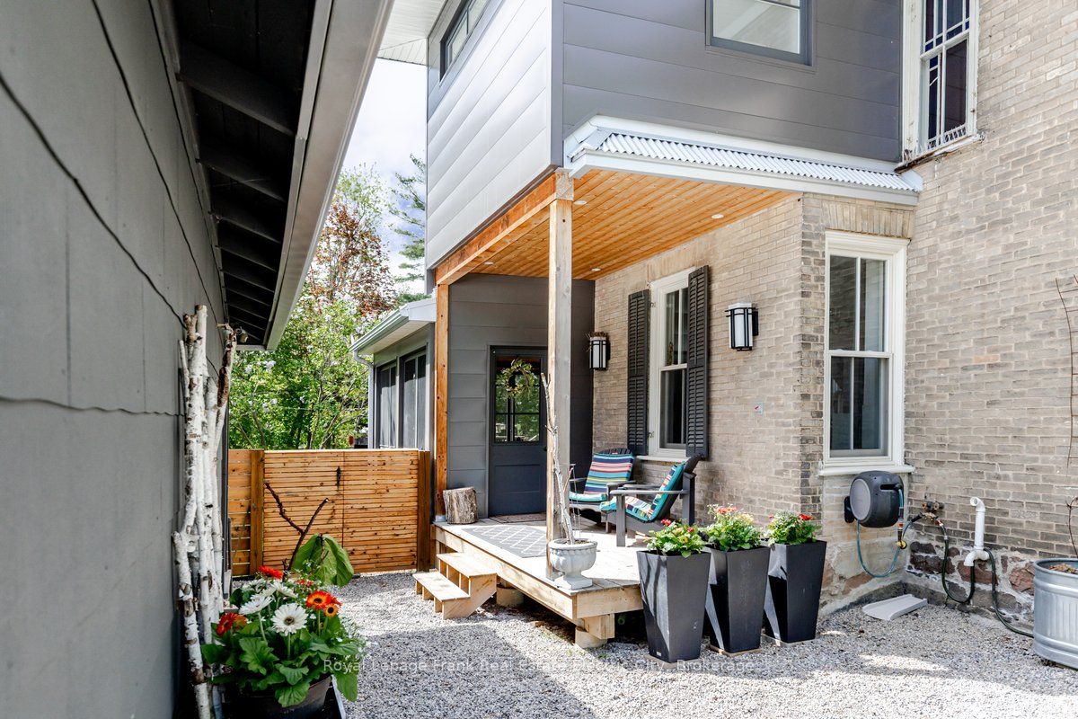 11 Conger Street, Peterborough, ON K9H 4Y7 photo 3