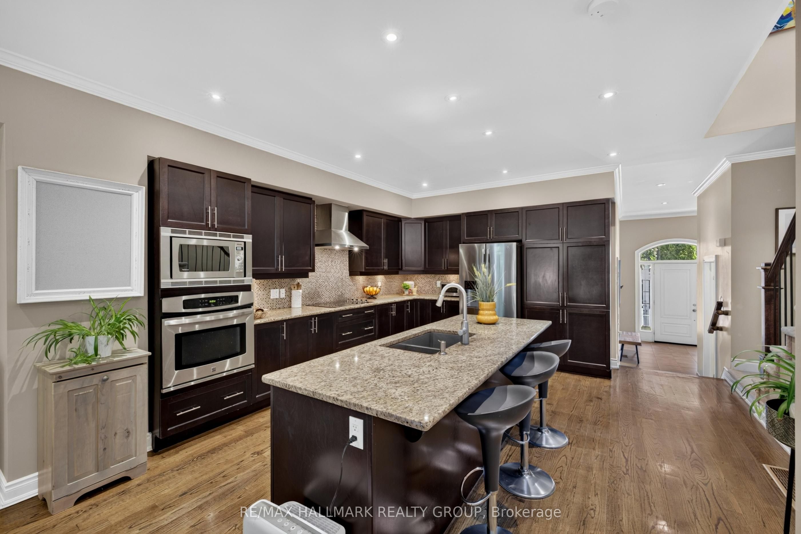 856 Norton Avenue, Britannia Heights - Queensway Terrace N and Area, ON K2B 5P6 photo 5