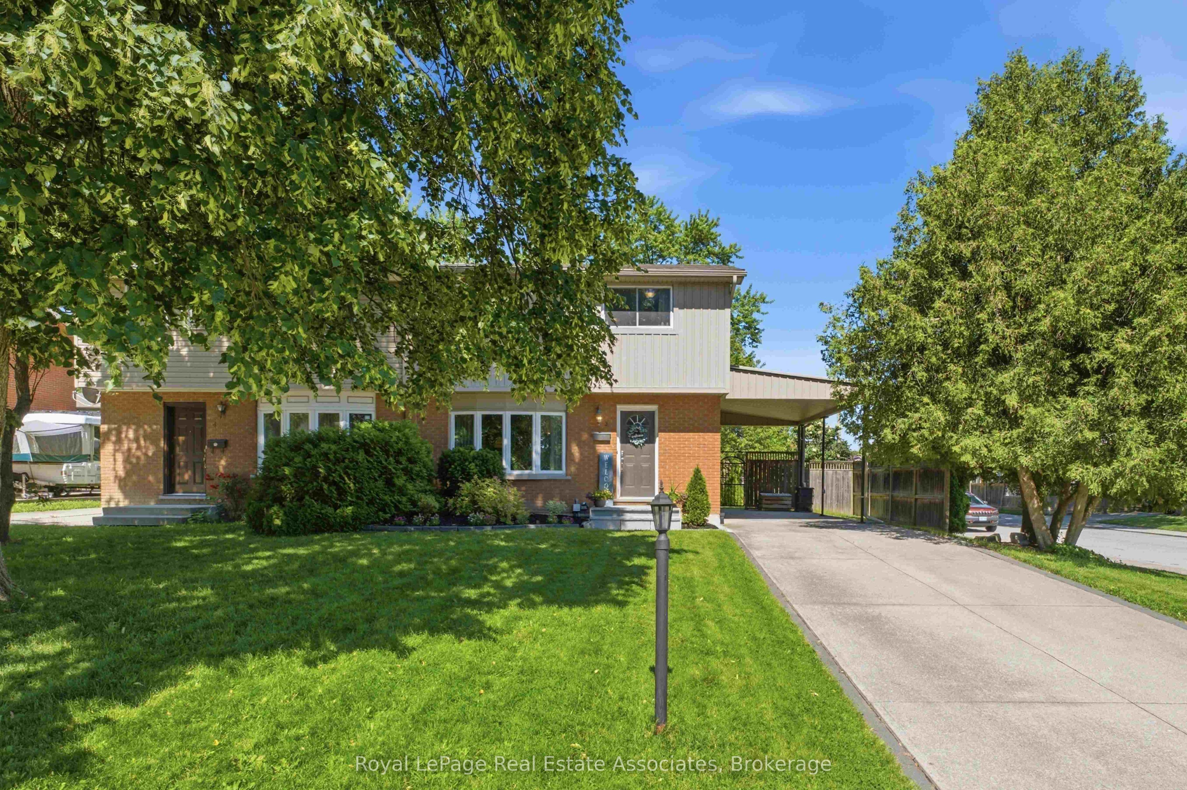 2 Wedgewood Avenue, Hamilton, ON L8K 5L8