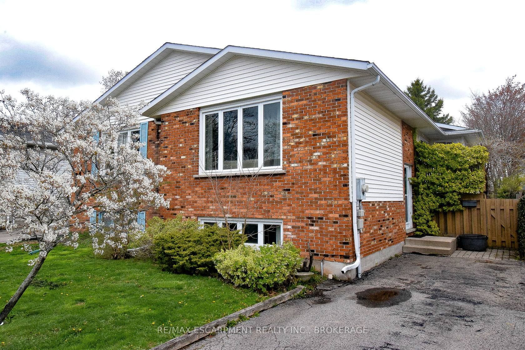 87 CHAPEL HILL Crescent Main, Welland, ON L3C 6G8