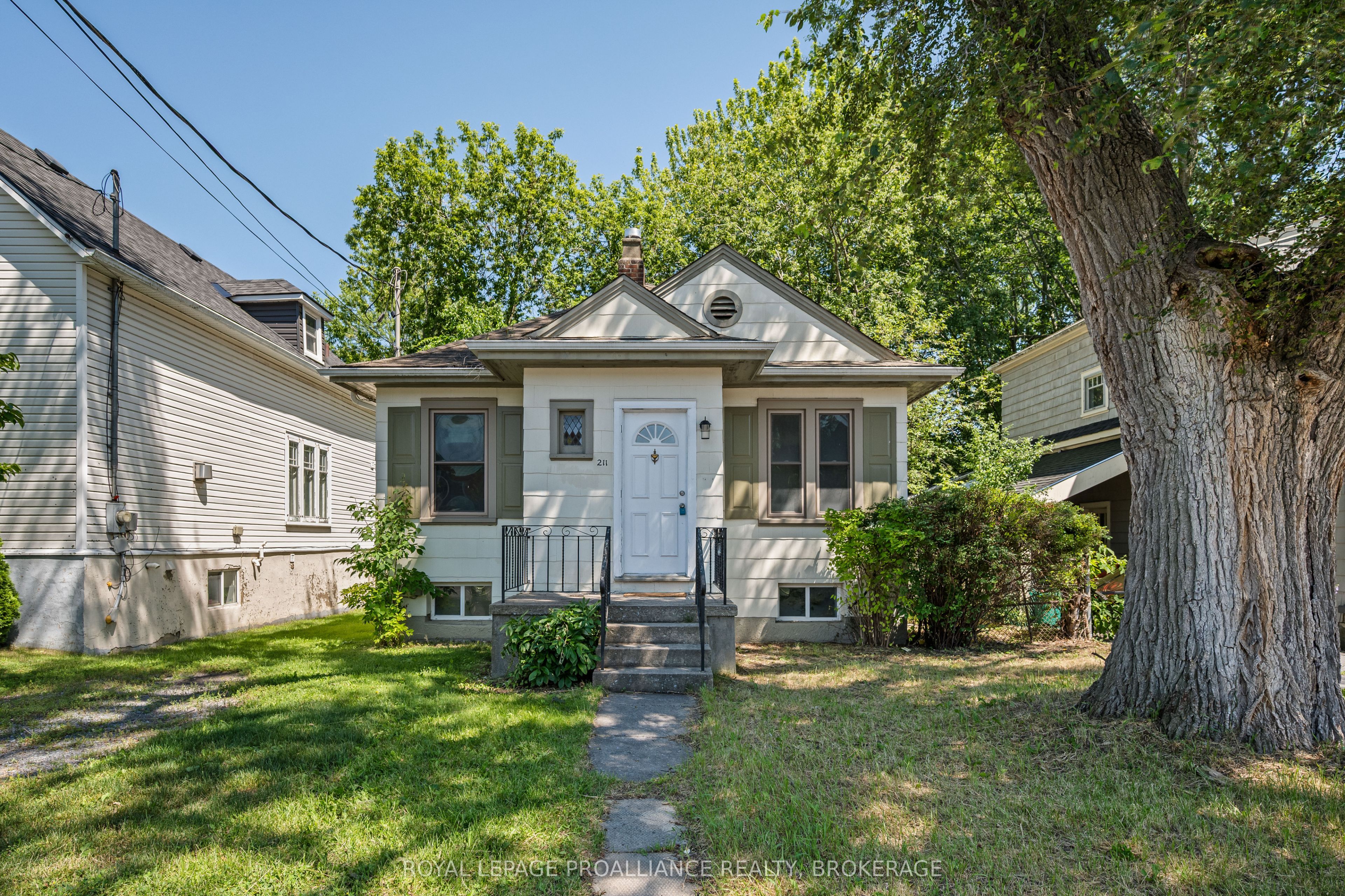 211 Toronto Street, Kingston, ON K7L 4A9 photo 2