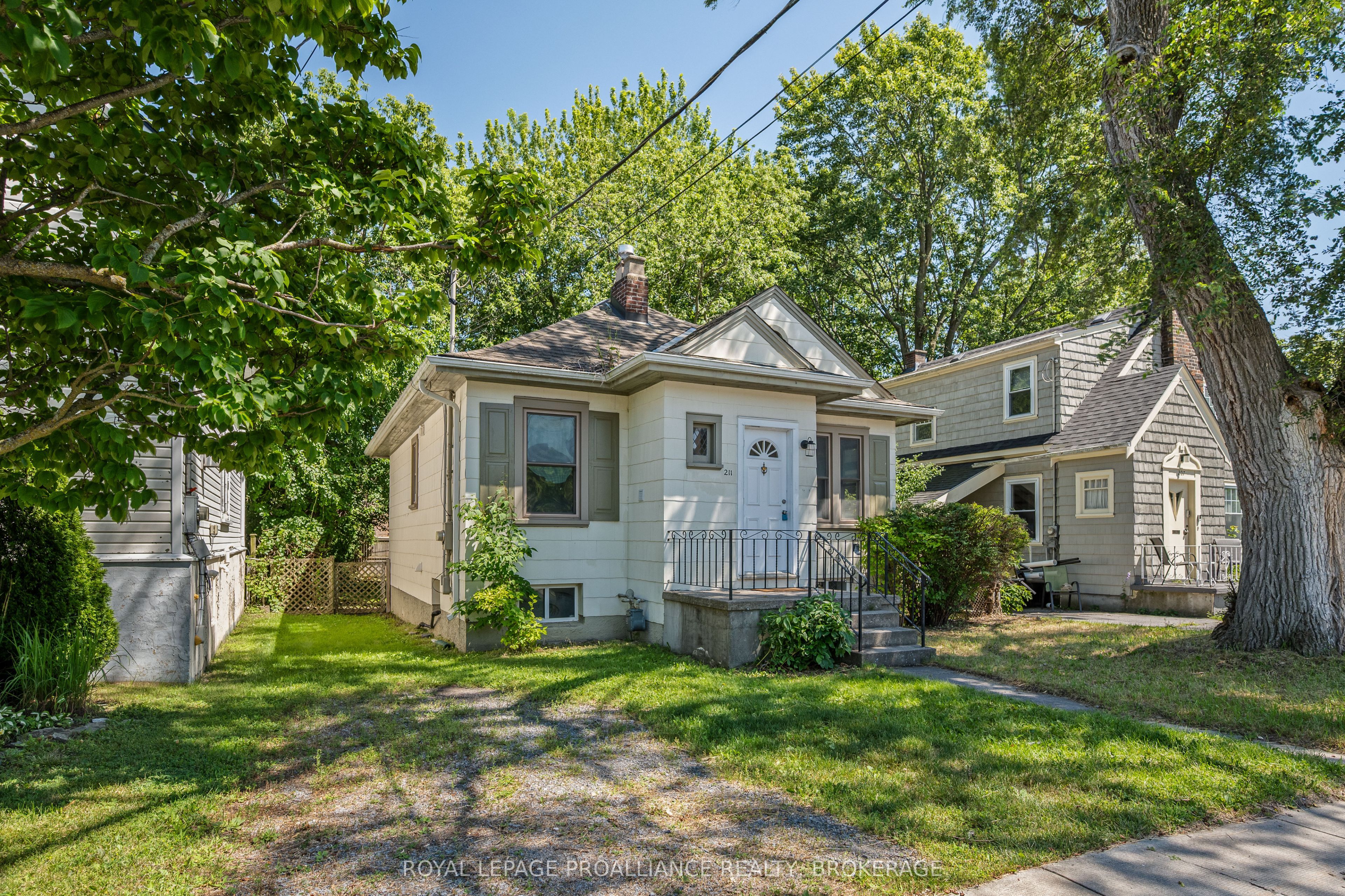 211 Toronto Street, Kingston, ON K7L 4A9 photo 3