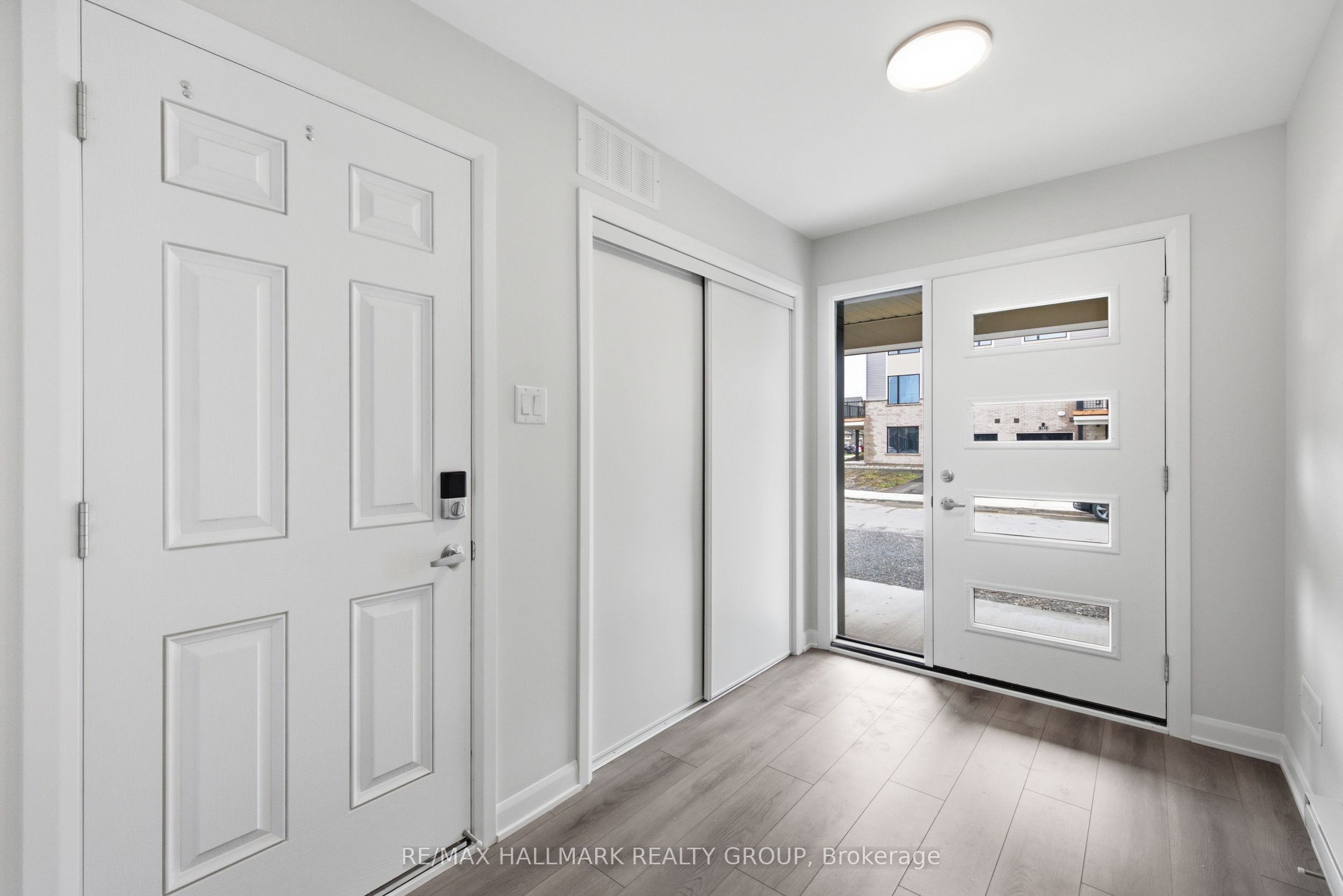 783 Tadpole Crescent, Barrhaven, ON K2J 7M9 photo 2