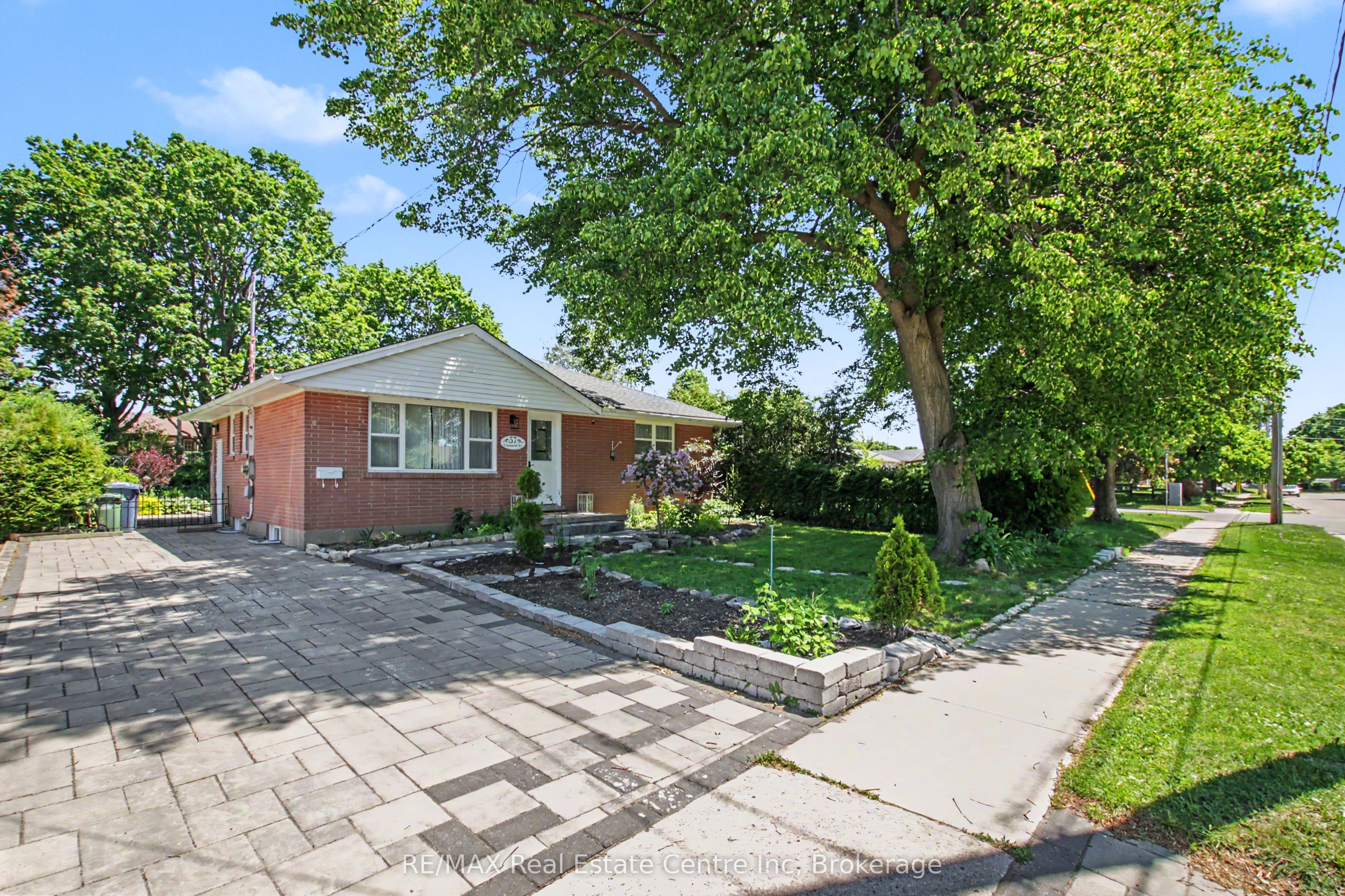 57 Vancouver Drive, Guelph, ON N1E 2G1 photo 2