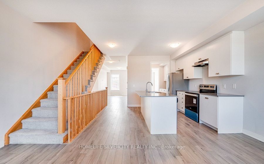 585 Colborne Street E 104, Brantford, ON N3S 0K4 photo 2