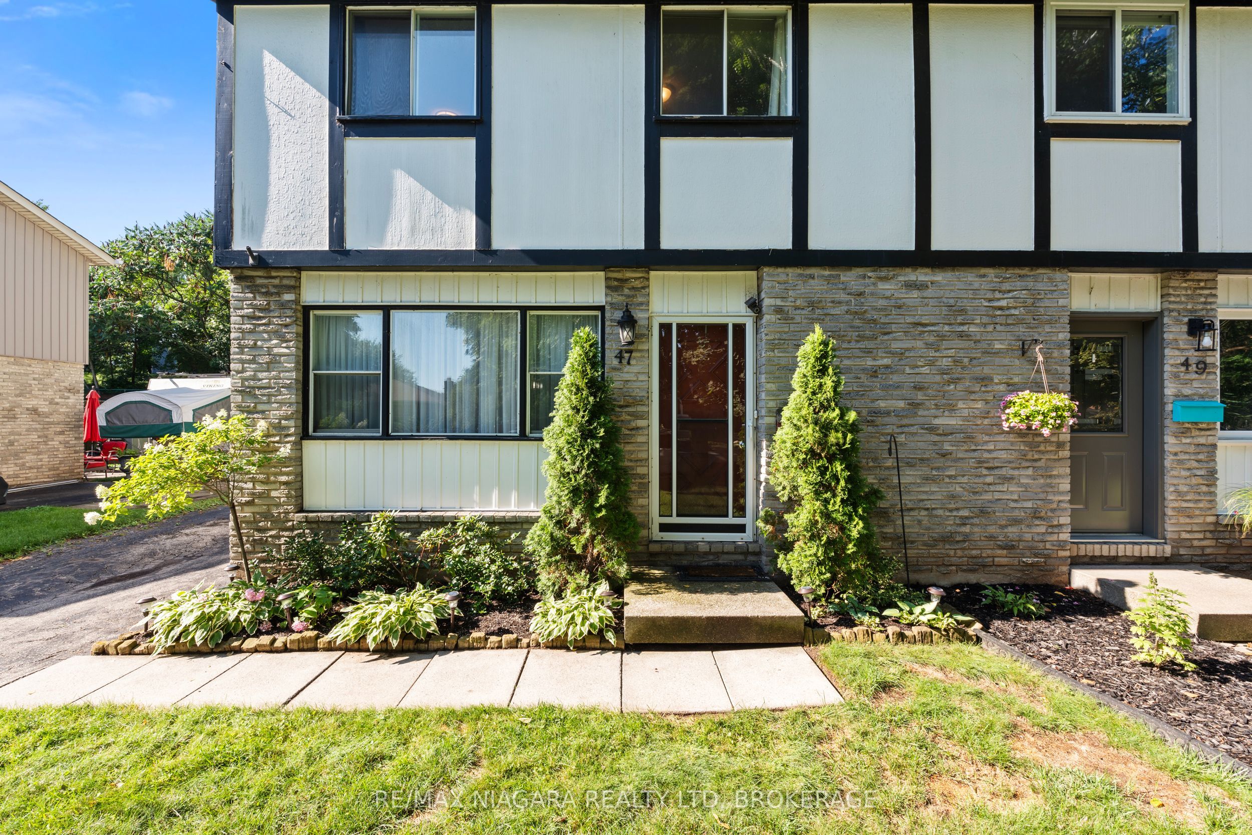 47 Birchpark Drive, Grimsby, ON L3M 4M9 photo 2