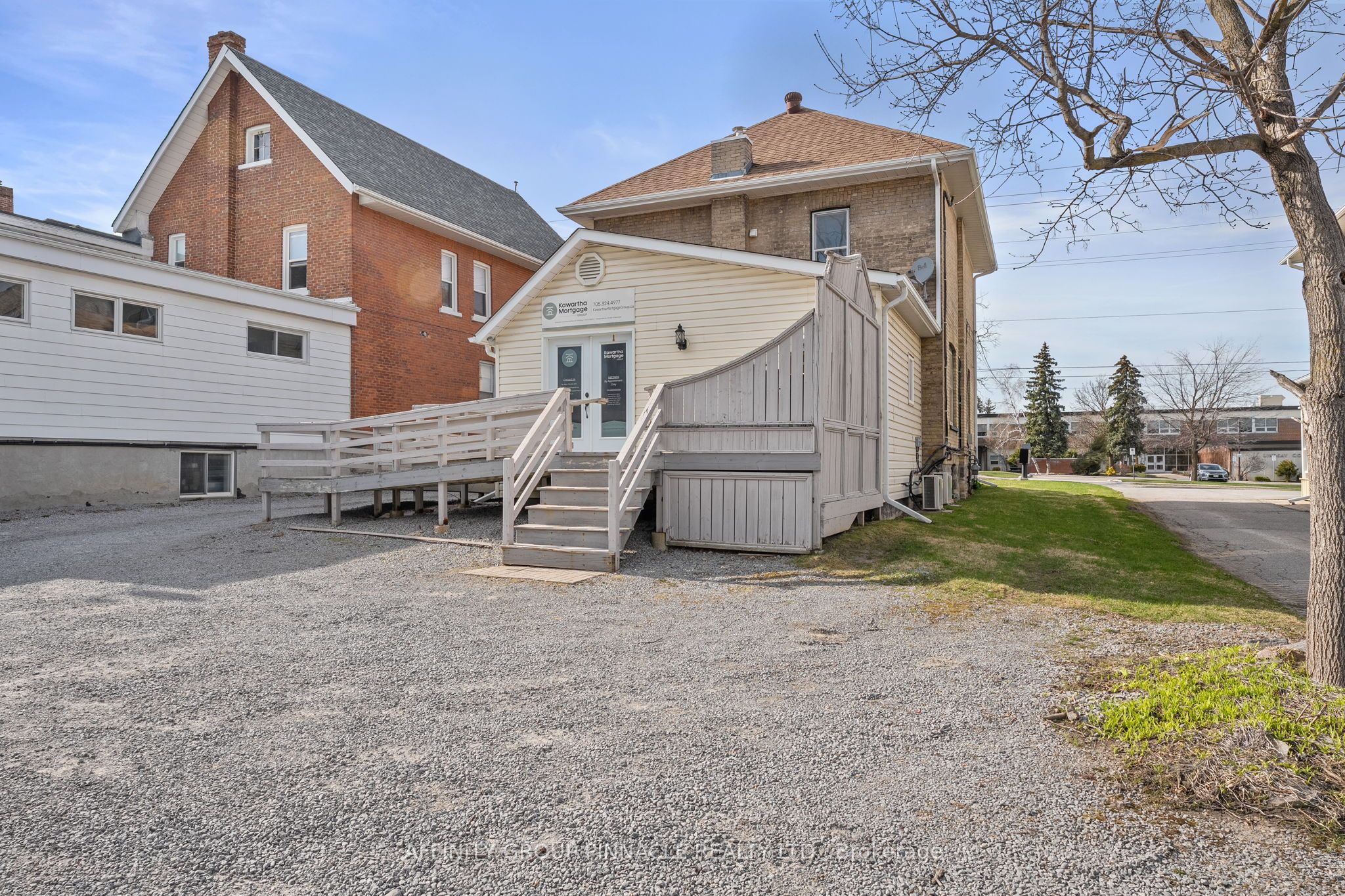255 Kent Street W, Kawartha Lakes, ON K9V 2Z4 photo 3