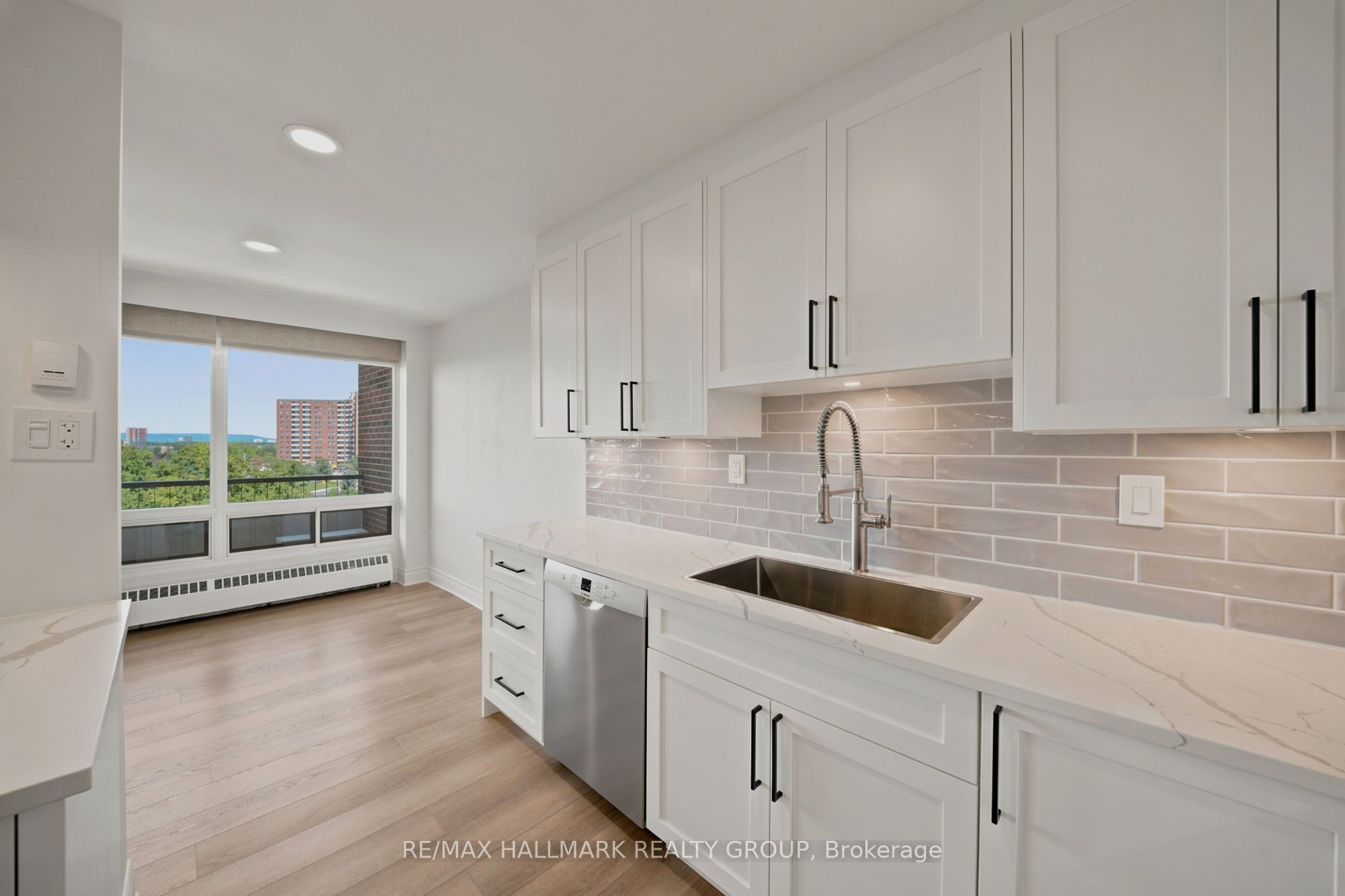 20 CHESTERTON Drive 714, Cityview - Parkwoods Hills - Rideau Shore, ON K2E 6Z7 photo 5