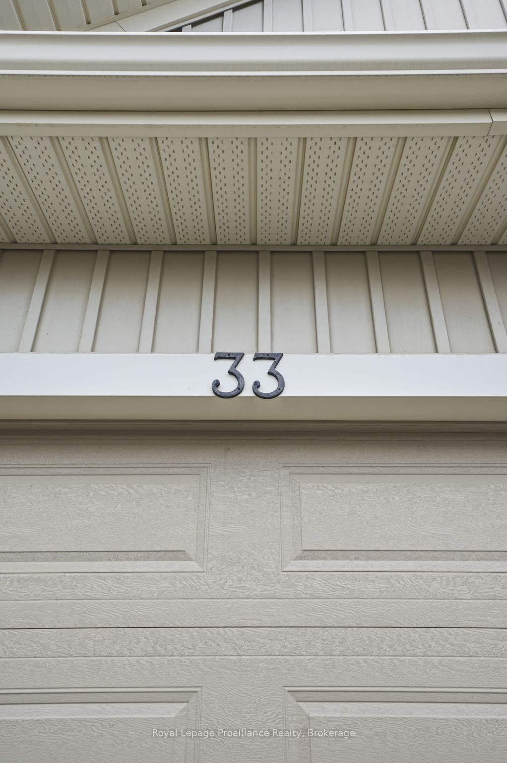 33 Chinook Street, Belleville, ON K8P 0C6 photo 2