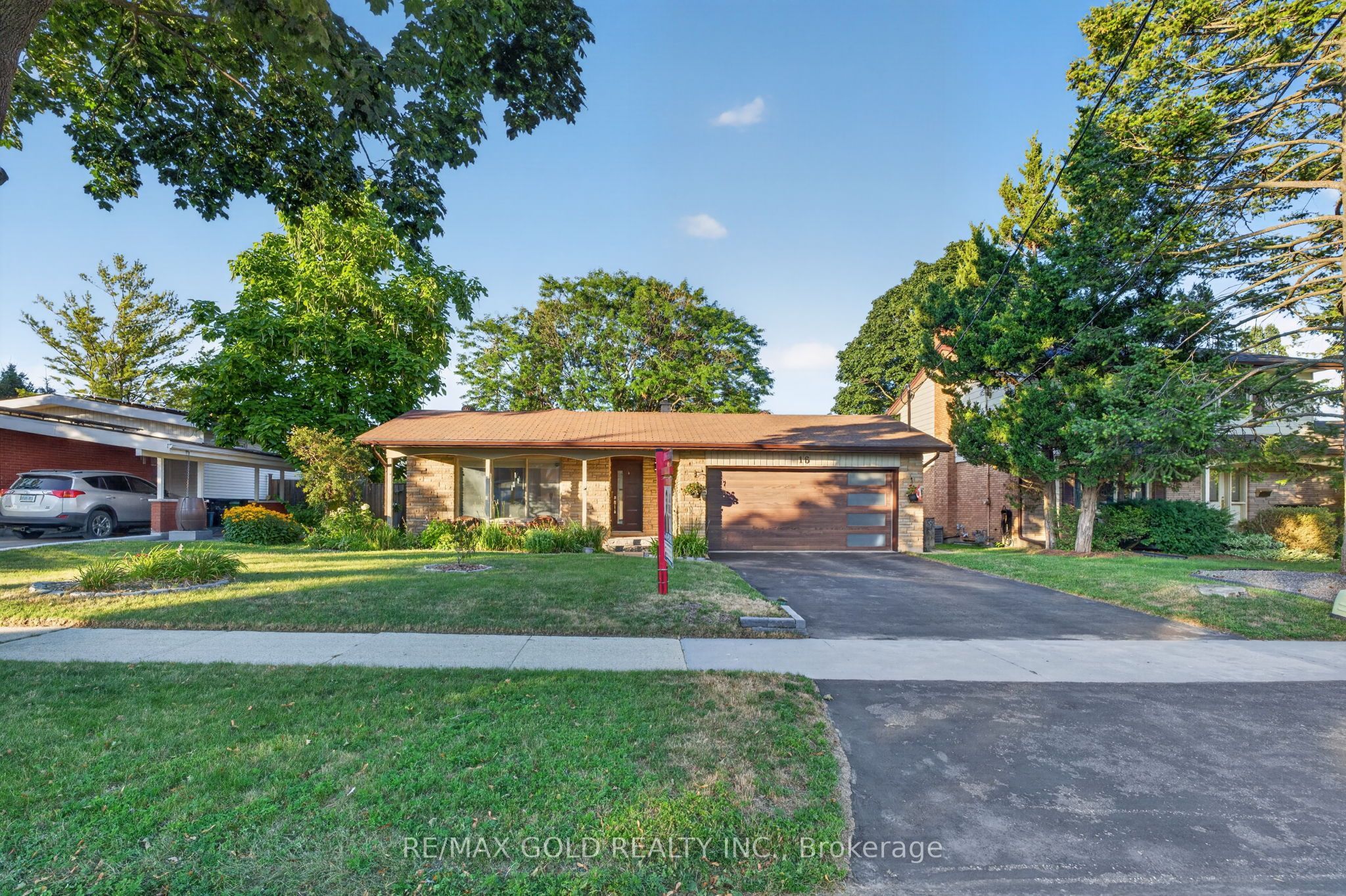 16 Monterey Road, Kitchener, ON N2B 1V3 photo 2