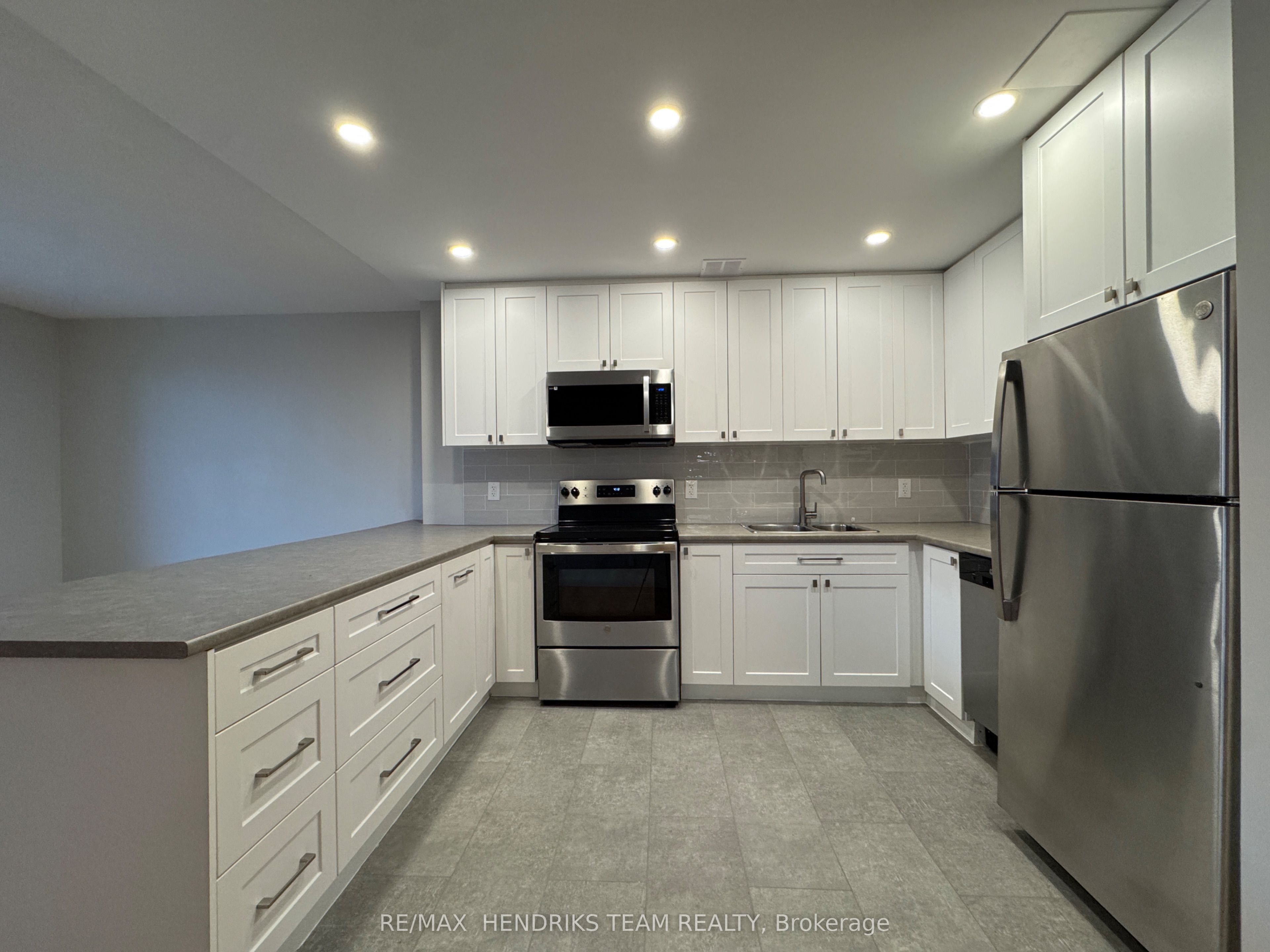 33 Leaside Drive 203, St. Catharines, ON L2M 4G2 photo 2