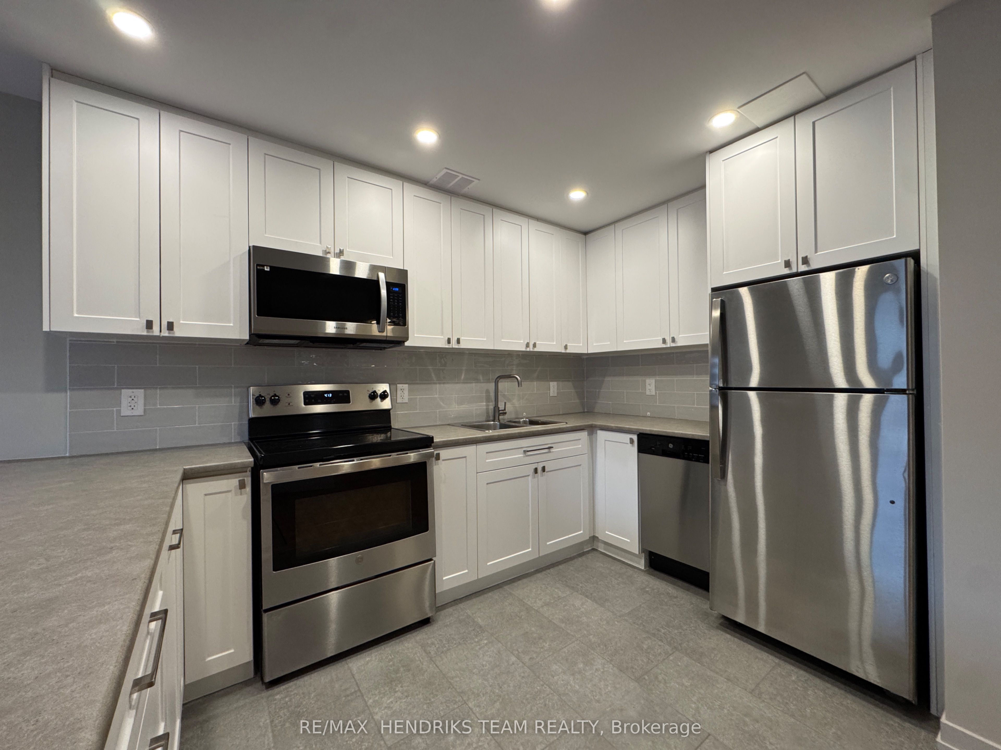 33 Leaside Drive 203, St. Catharines, ON L2M 4G2 photo 3