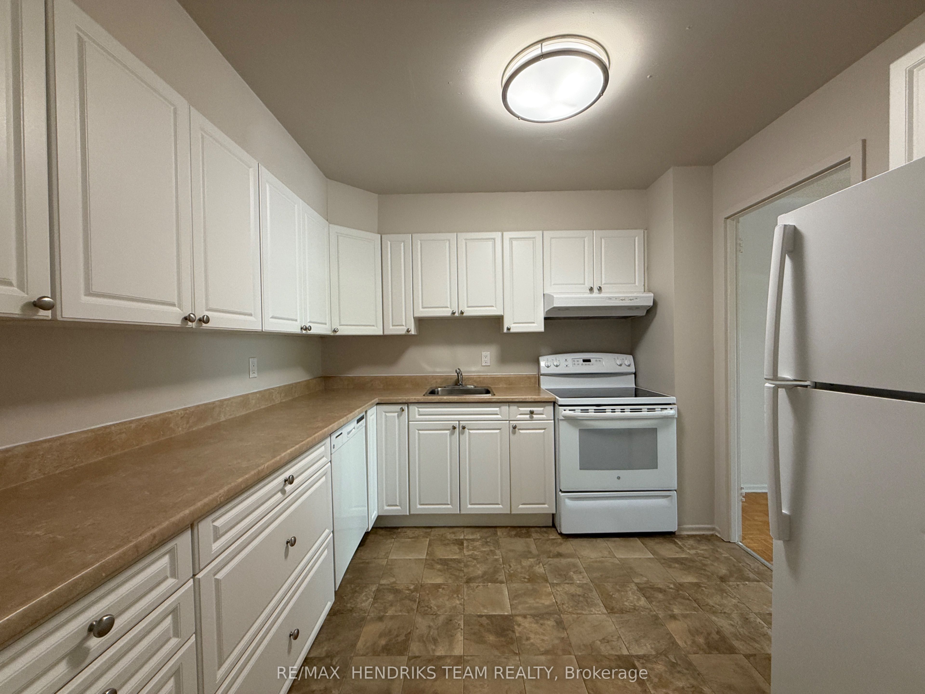 39 Leaside Drive 201, St. Catharines, ON L2M 4G2 photo 2