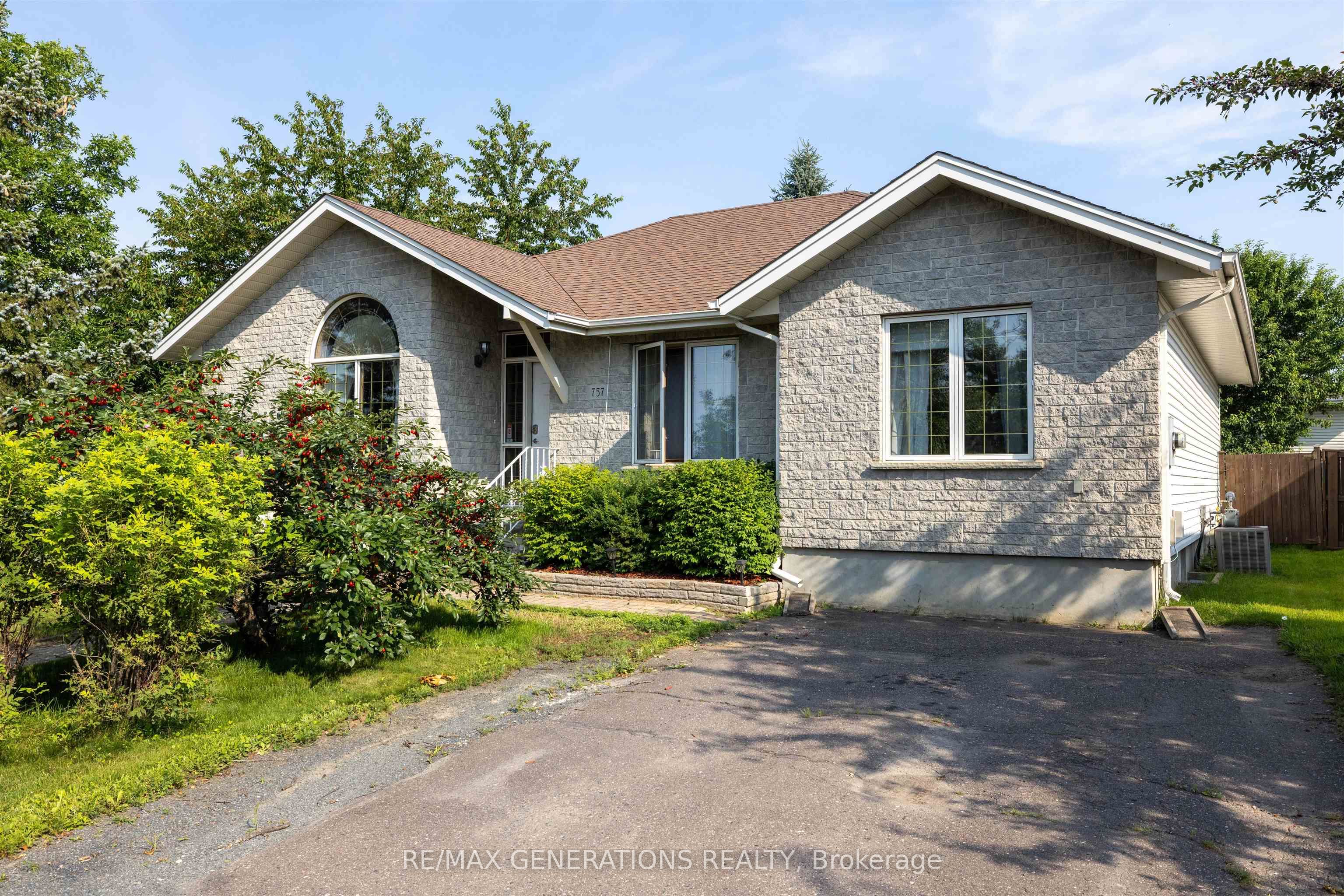 757 Porcupine Boulevard, Thunder Bay, ON P7C 5Y9