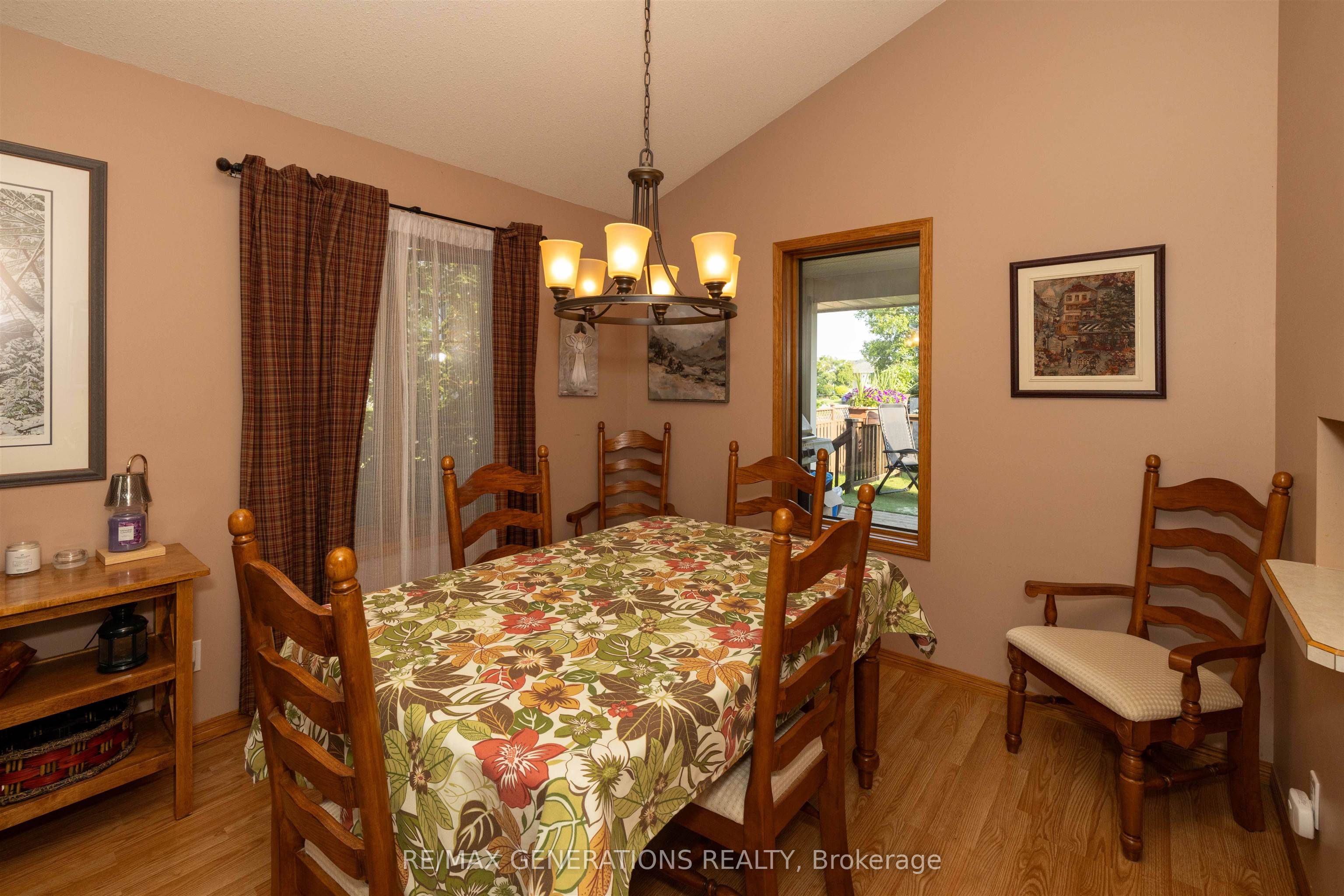 757 Porcupine Boulevard, Thunder Bay, ON P7C 5Y9 photo 5