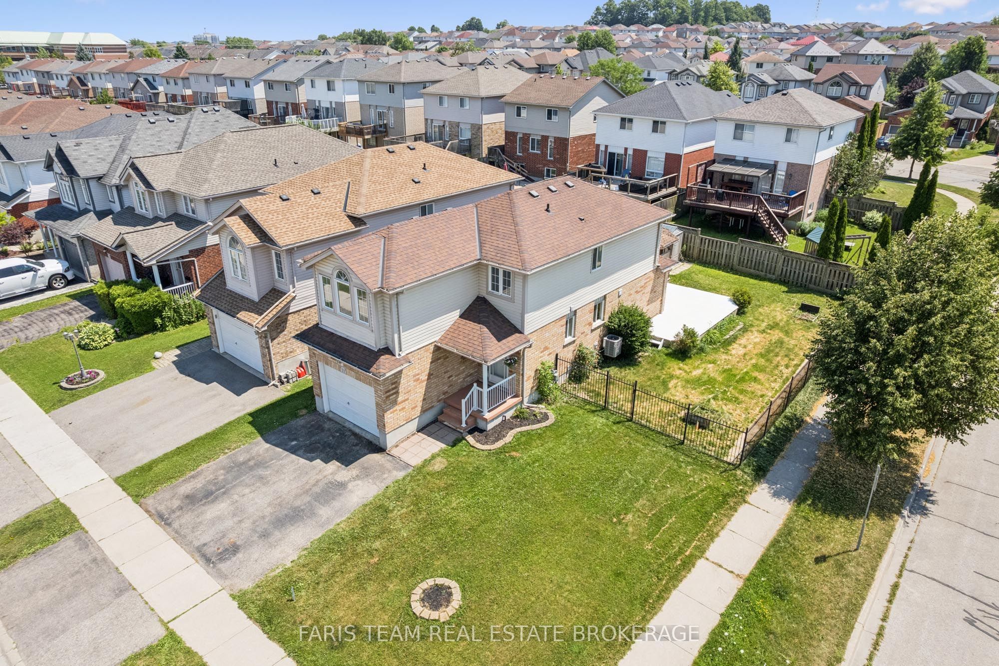 71 Peach Blossom Crescent, Kitchener, ON N2E 3Z7 photo 2