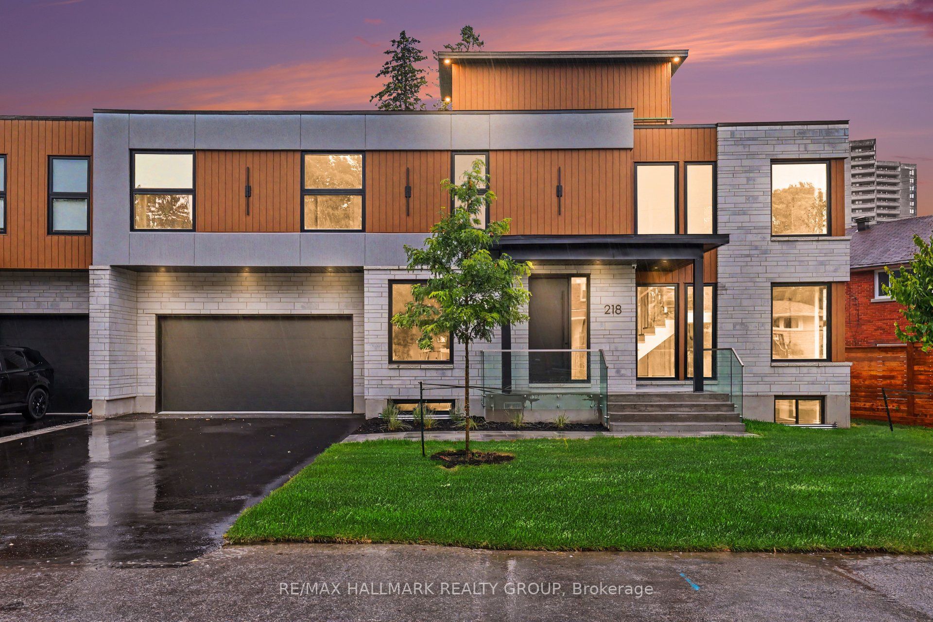 218 Woodland Avenue, Woodroffe, ON K2B 5C9