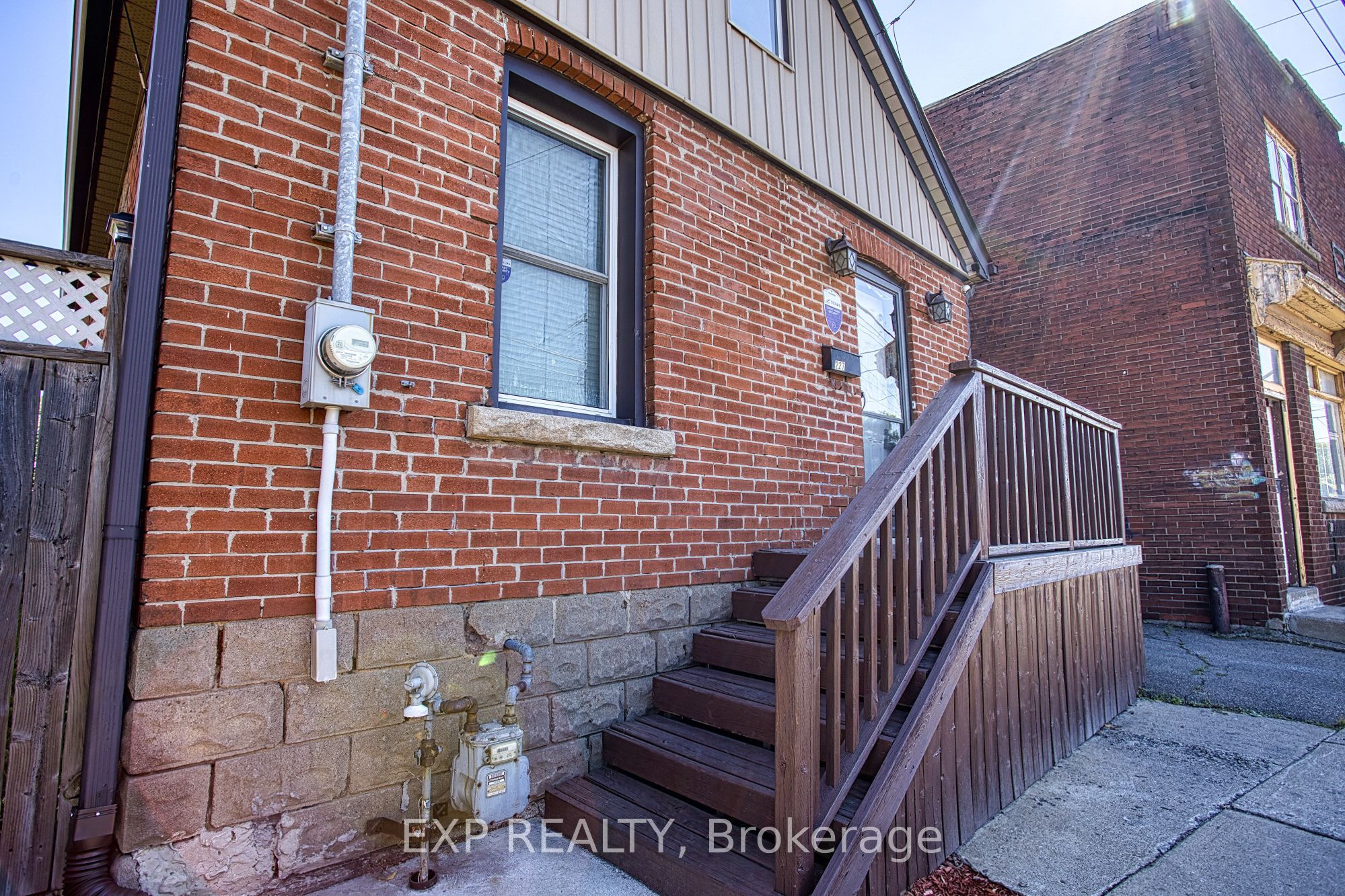 227 Beach Road, Hamilton, ON L8L 4A9 photo 2