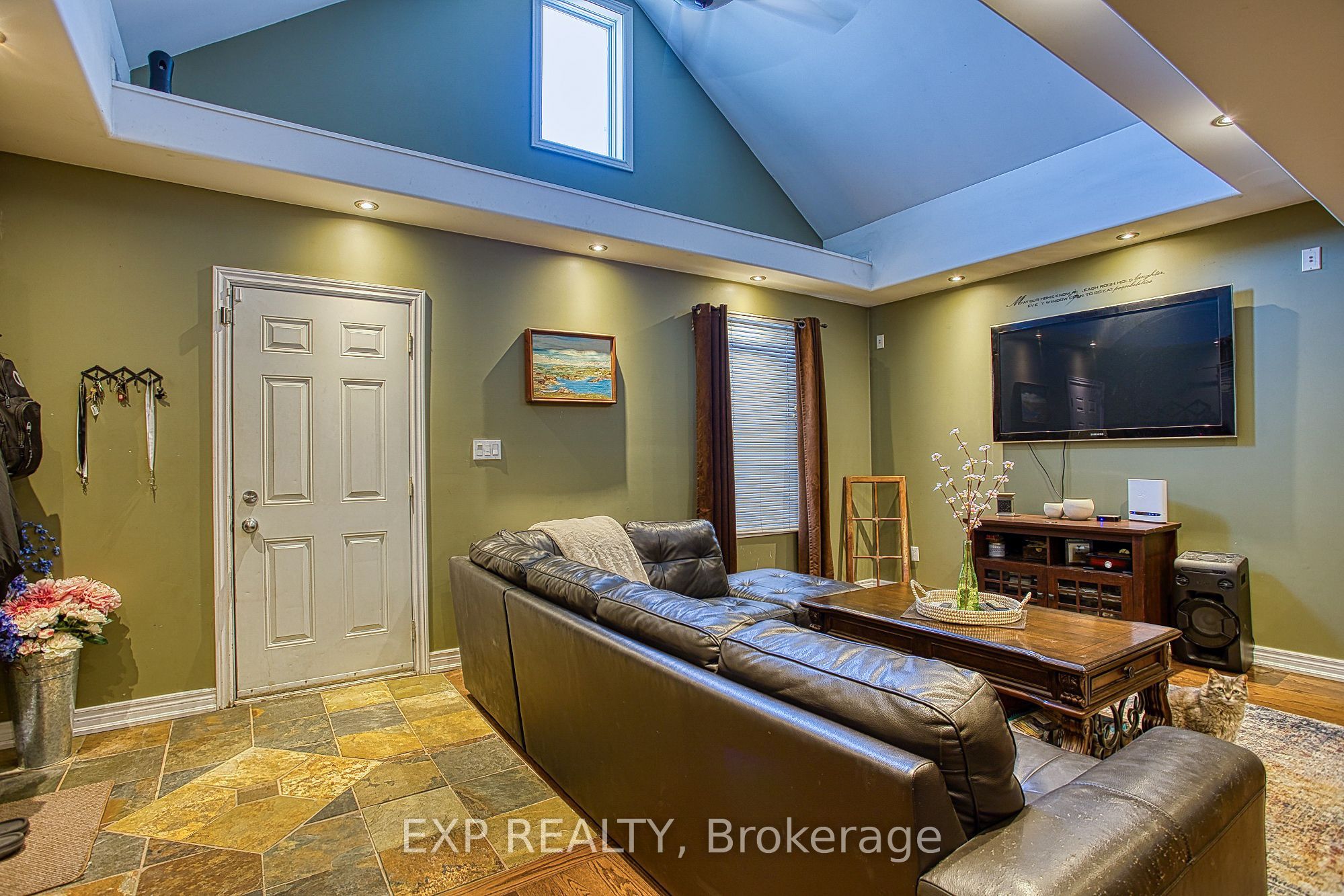227 Beach Road, Hamilton, ON L8L 4A9 photo 4